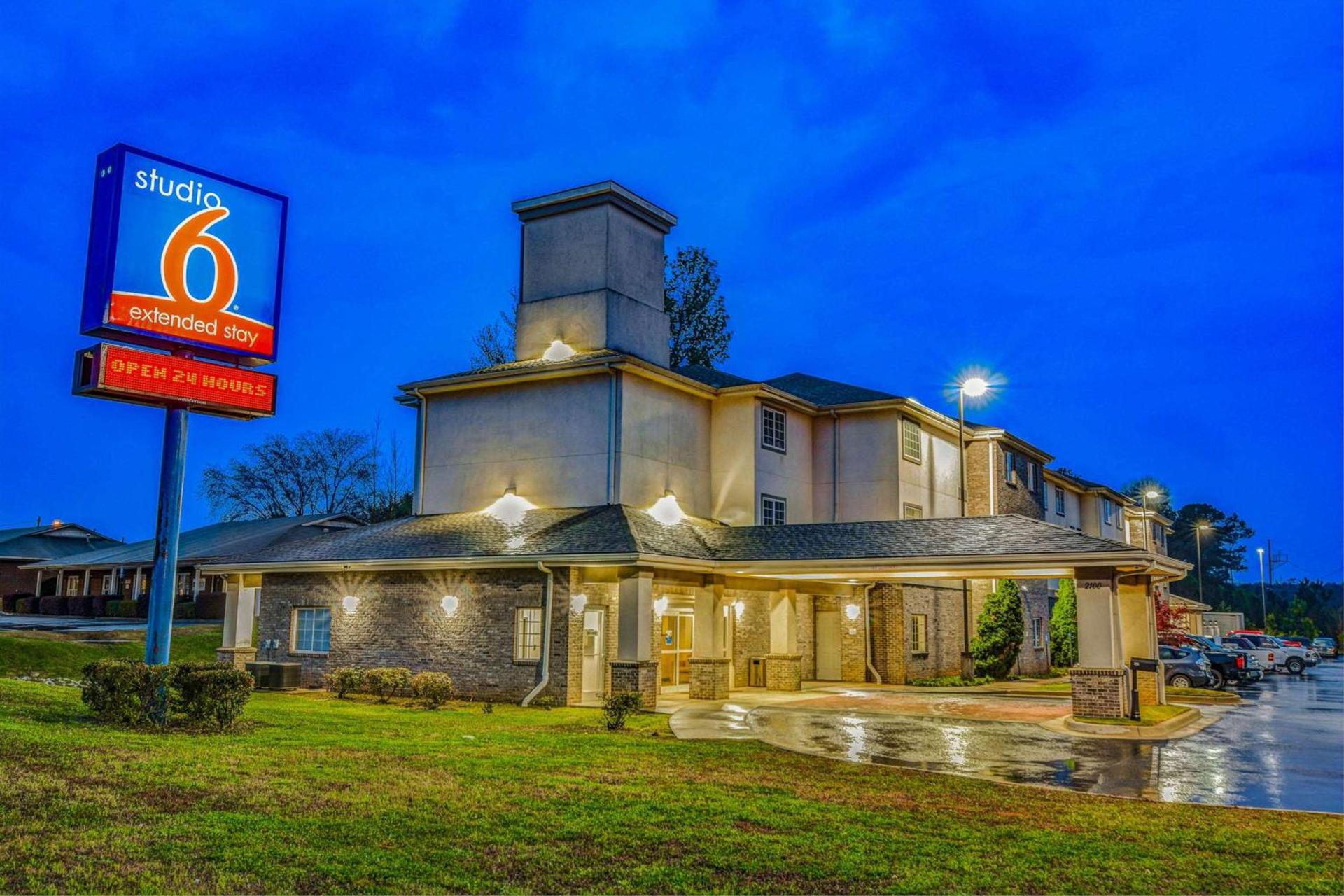 Studio 6-Opelika, AL - Auburn Al — hotel in Opelika