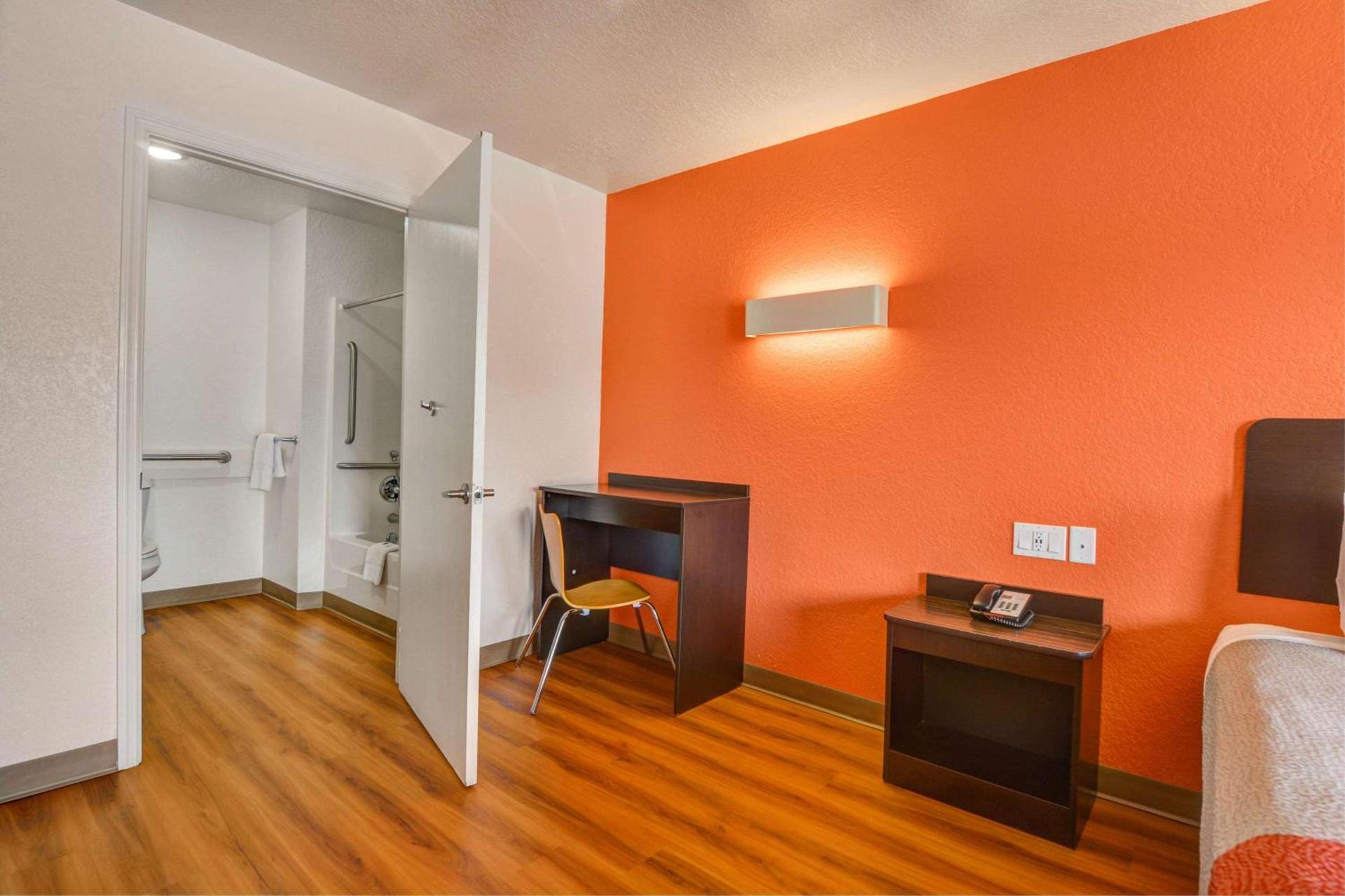 Motel 6-Moultrie, GA photo 5