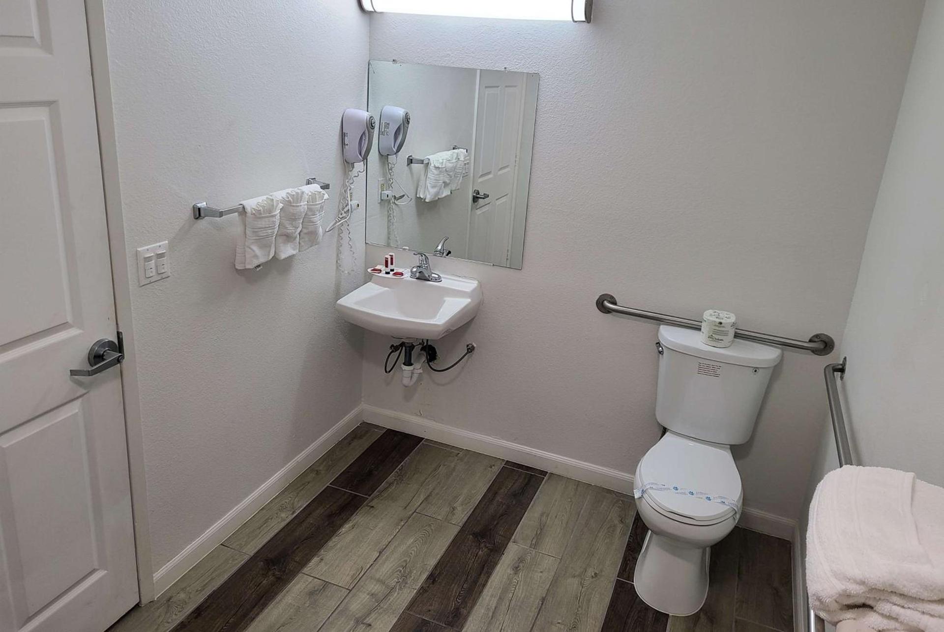 Travelodge by Wyndham Clearlake photo 48