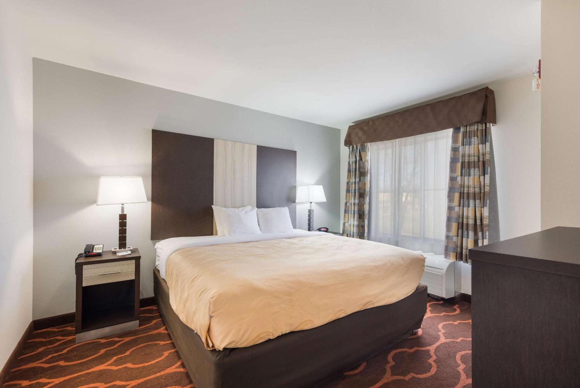 Quality Inn & Suites Huntsville Research Park Area photo 11