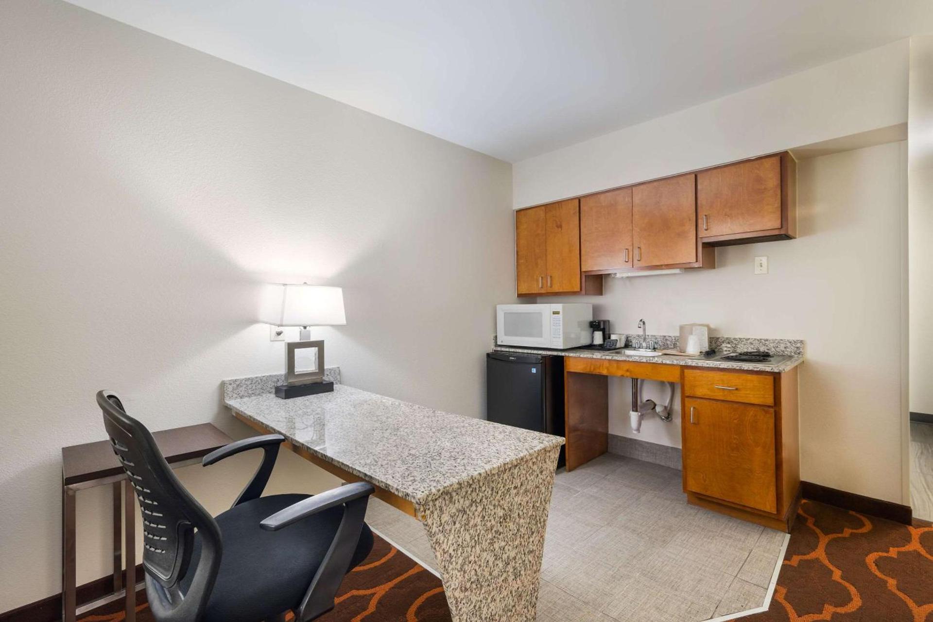 Quality Inn & Suites Huntsville Research Park Area photo 12
