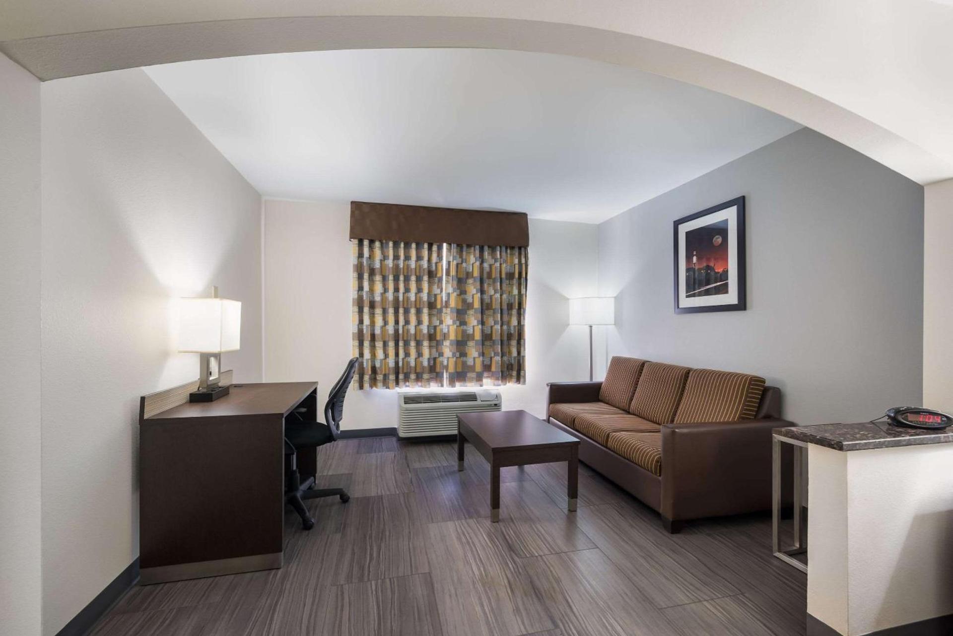 Quality Inn & Suites Huntsville Research Park Area photo 18