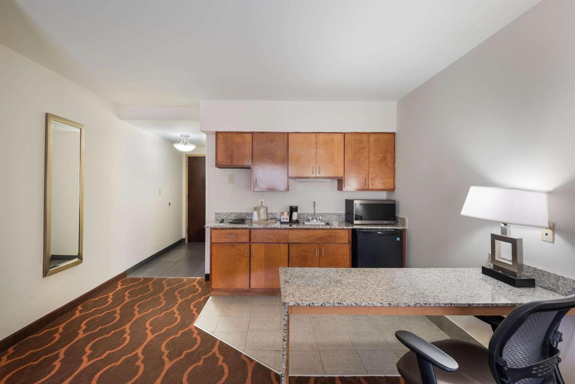 Quality Inn & Suites Huntsville Research Park Area photo 20