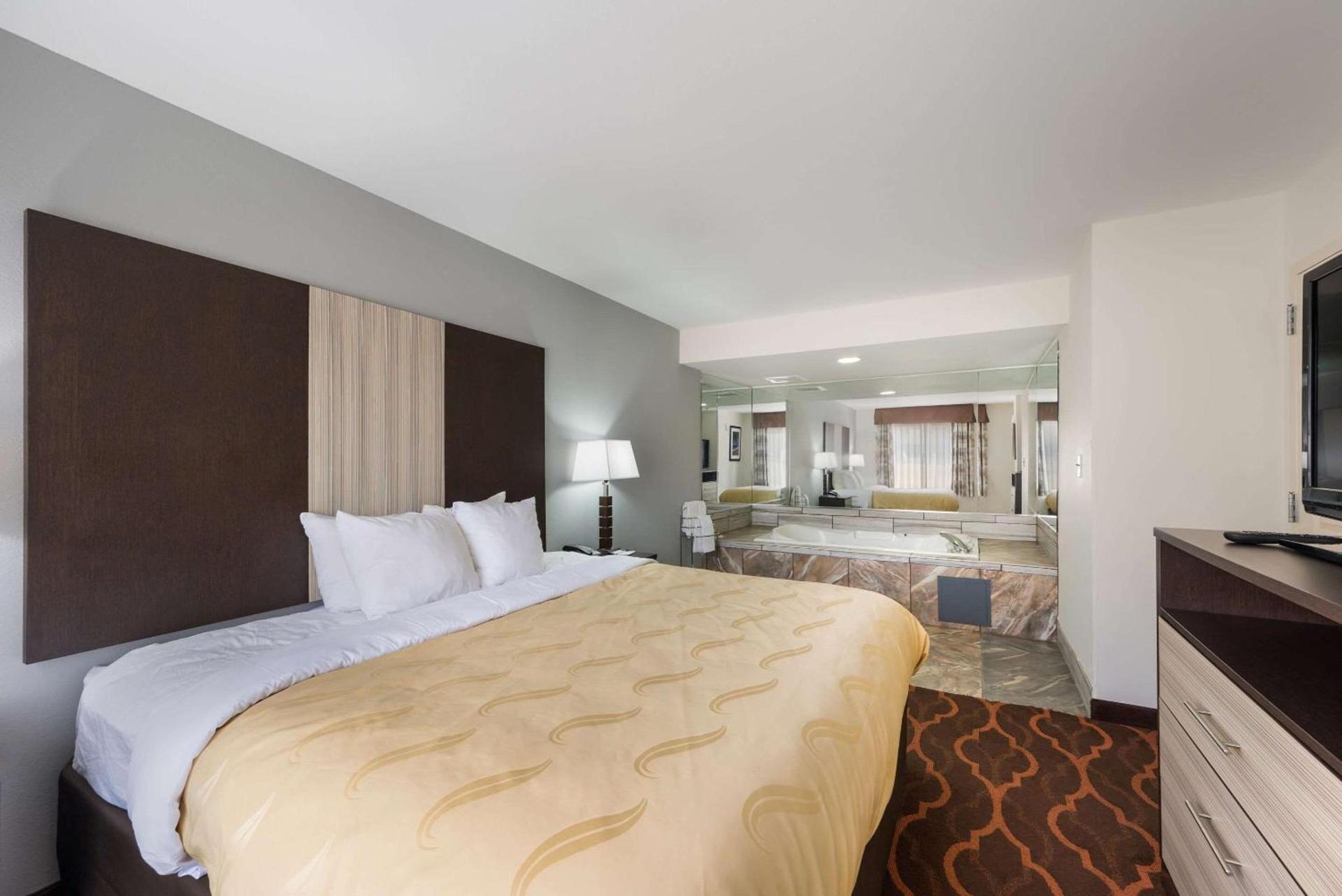 Quality Inn & Suites Huntsville Research Park Area photo 21