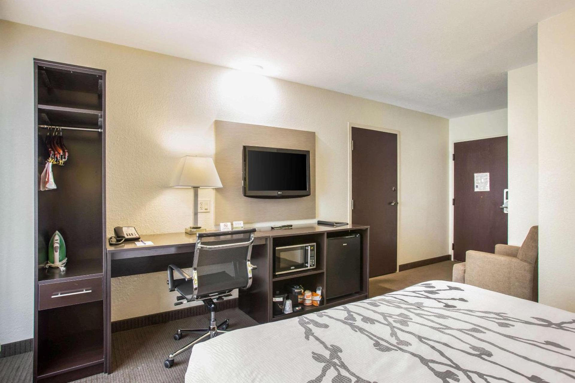 Quality Inn Kansas City International Airport photo 11