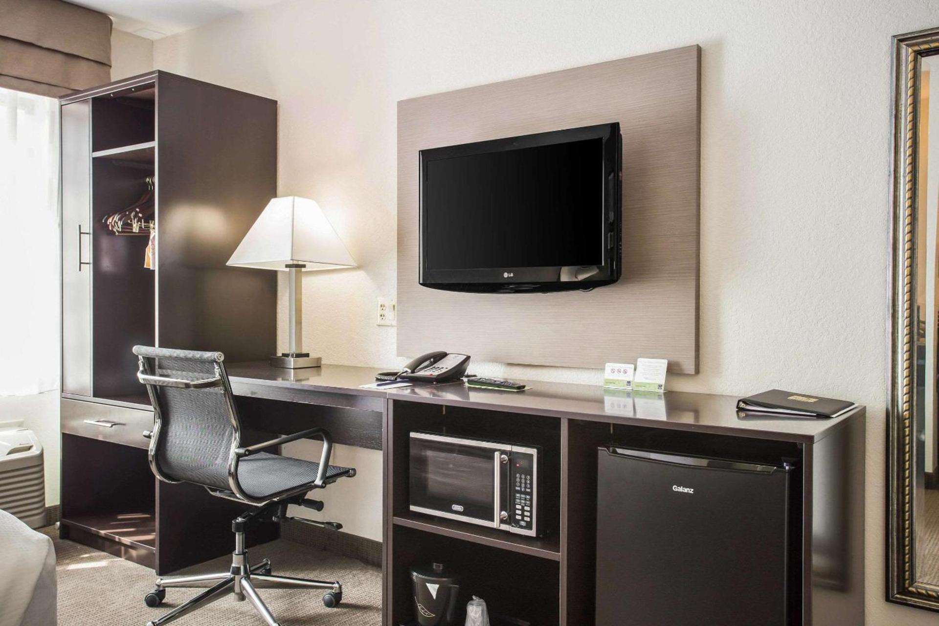 Quality Inn Kansas City International Airport photo 14