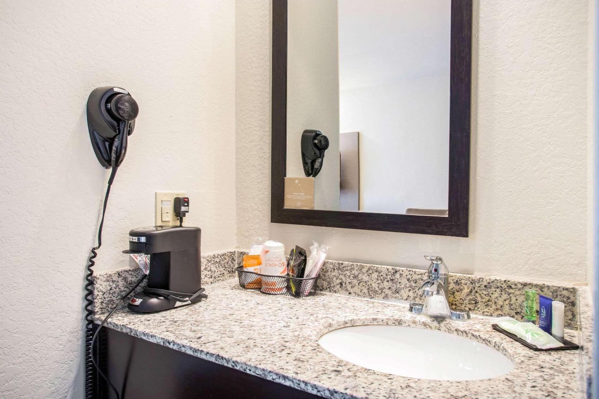 Quality Inn Kansas City International Airport photo 15