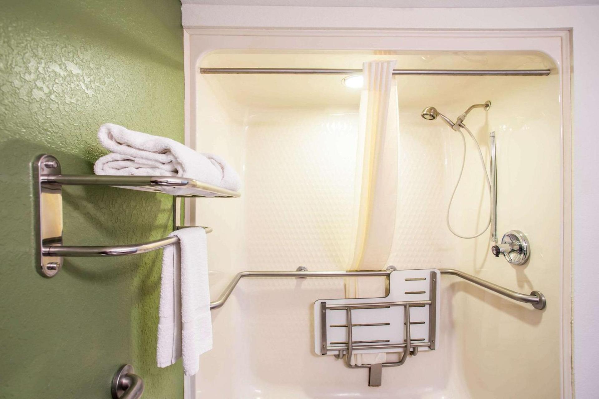 Quality Inn Kansas City International Airport photo 16