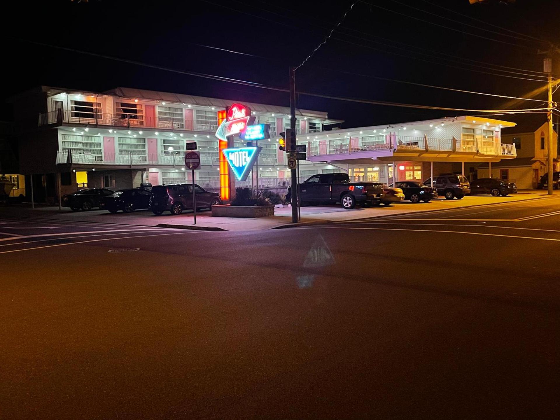 Pink Champagne Motel photo 6