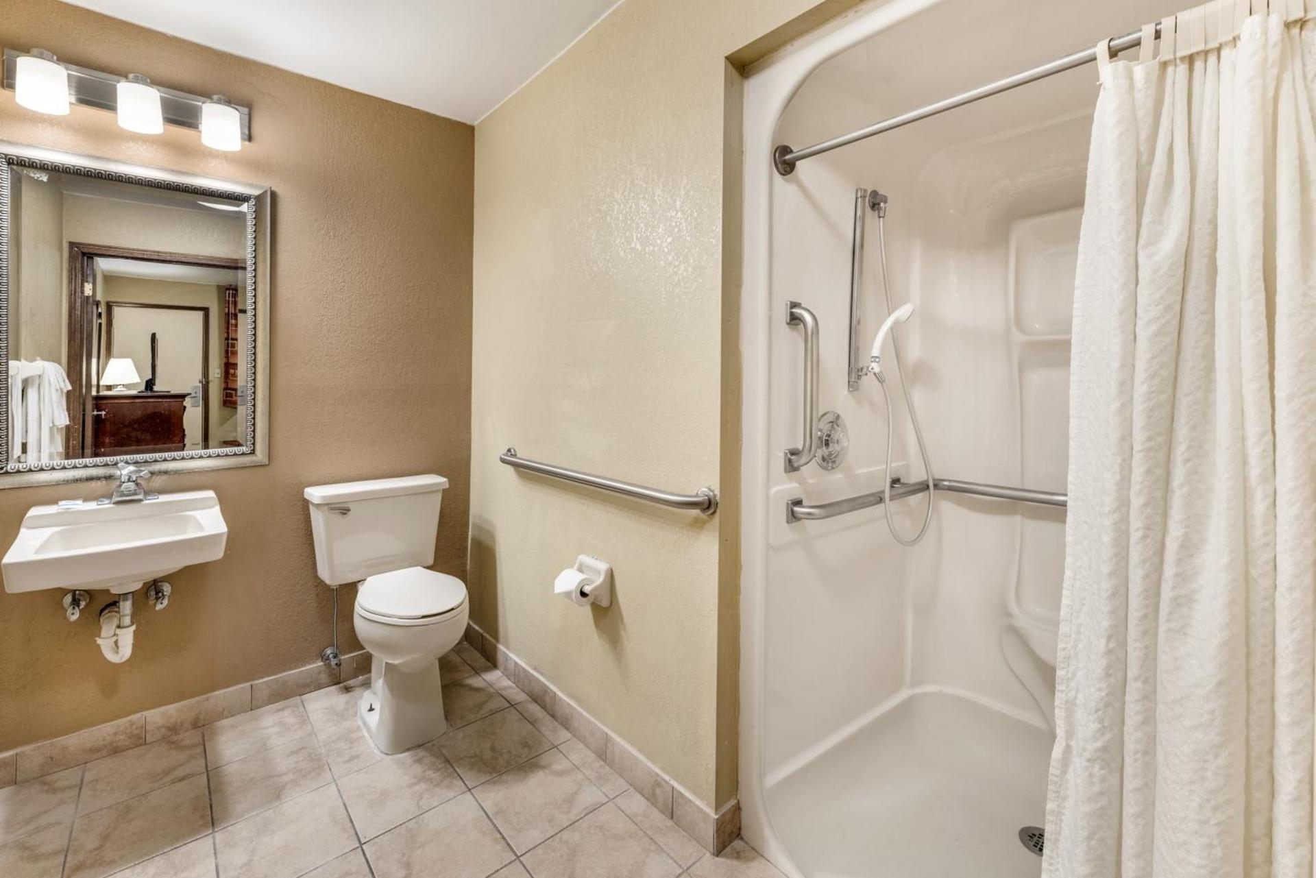 Rodeway Inn Columbus West photo 31