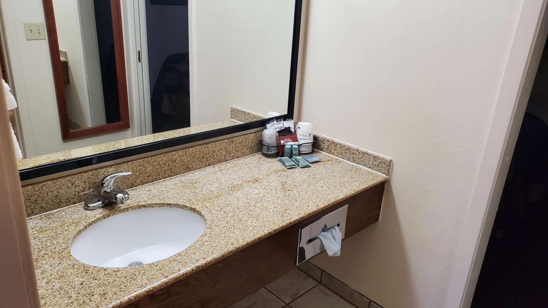 Best Western Plains Motel photo 44