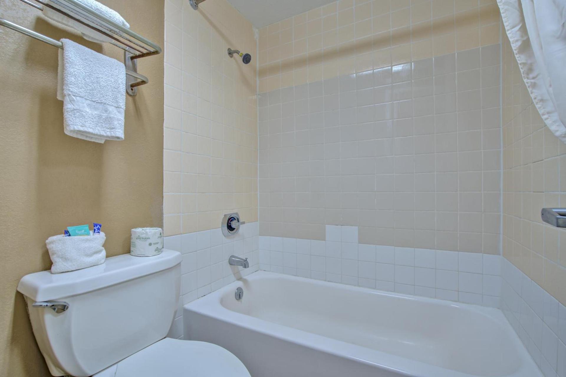 Americas Best Value Inn Laredo photo 44
