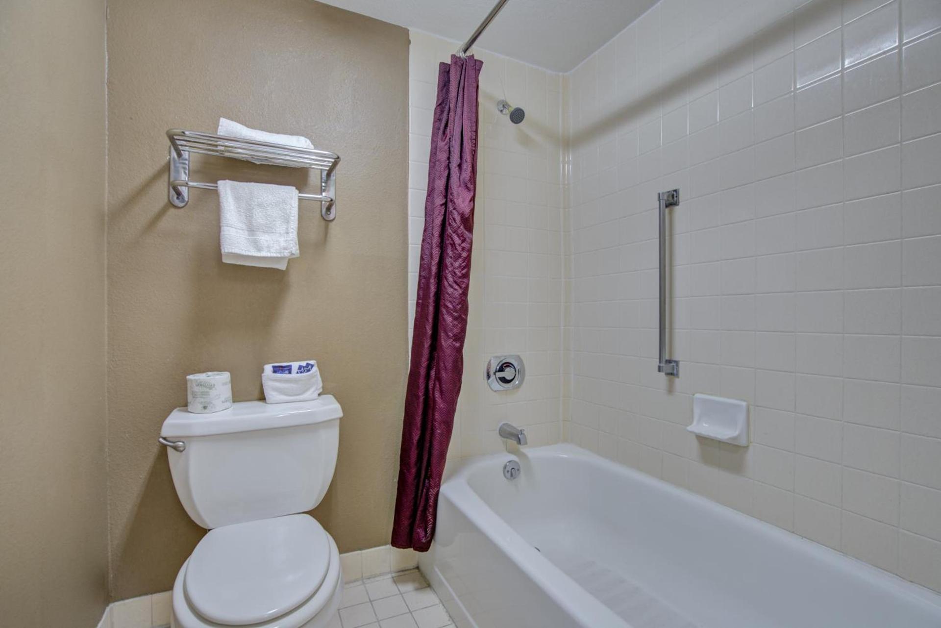 Americas Best Value Inn Laredo photo 33
