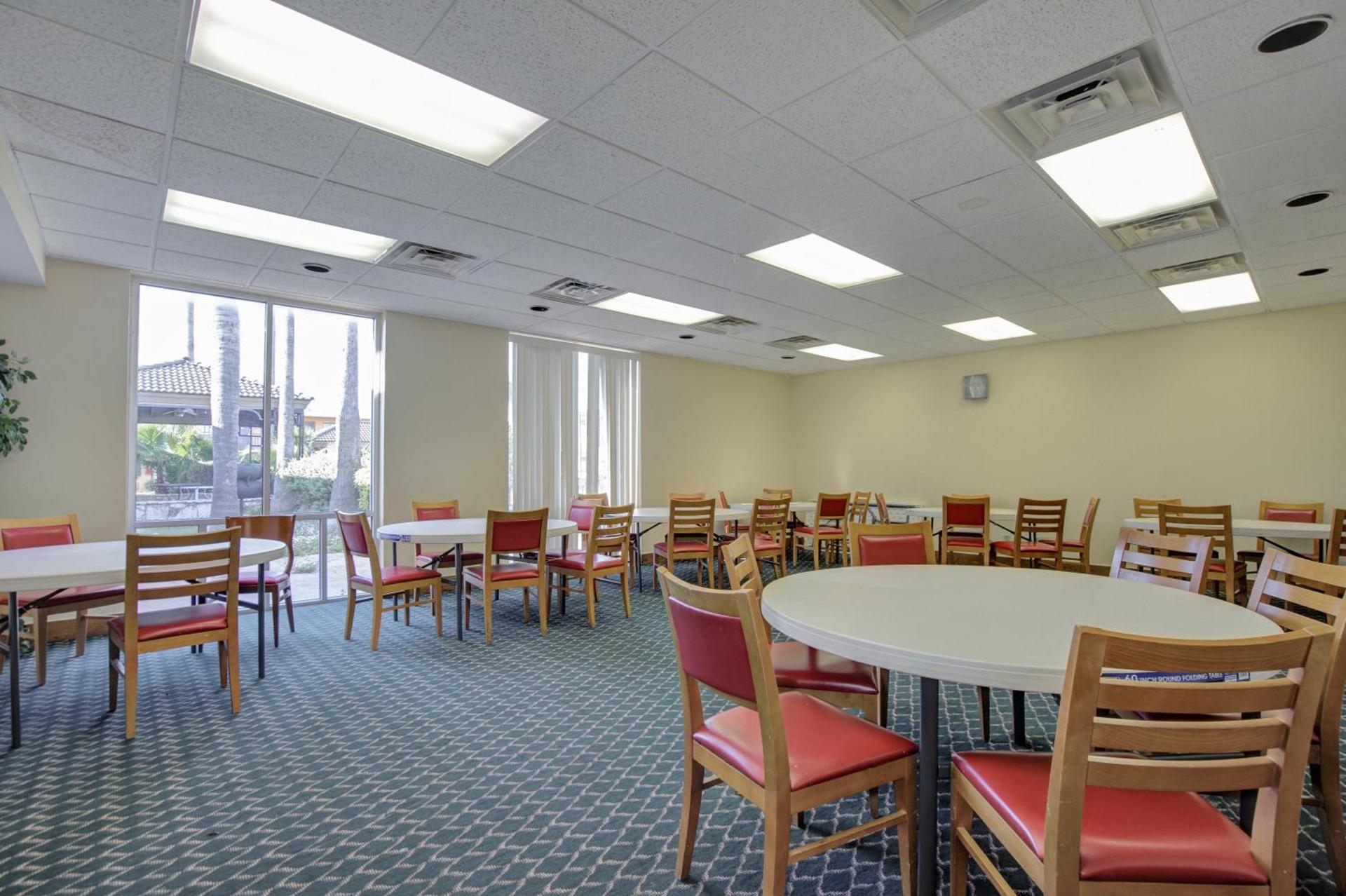 Americas Best Value Inn Laredo photo 30