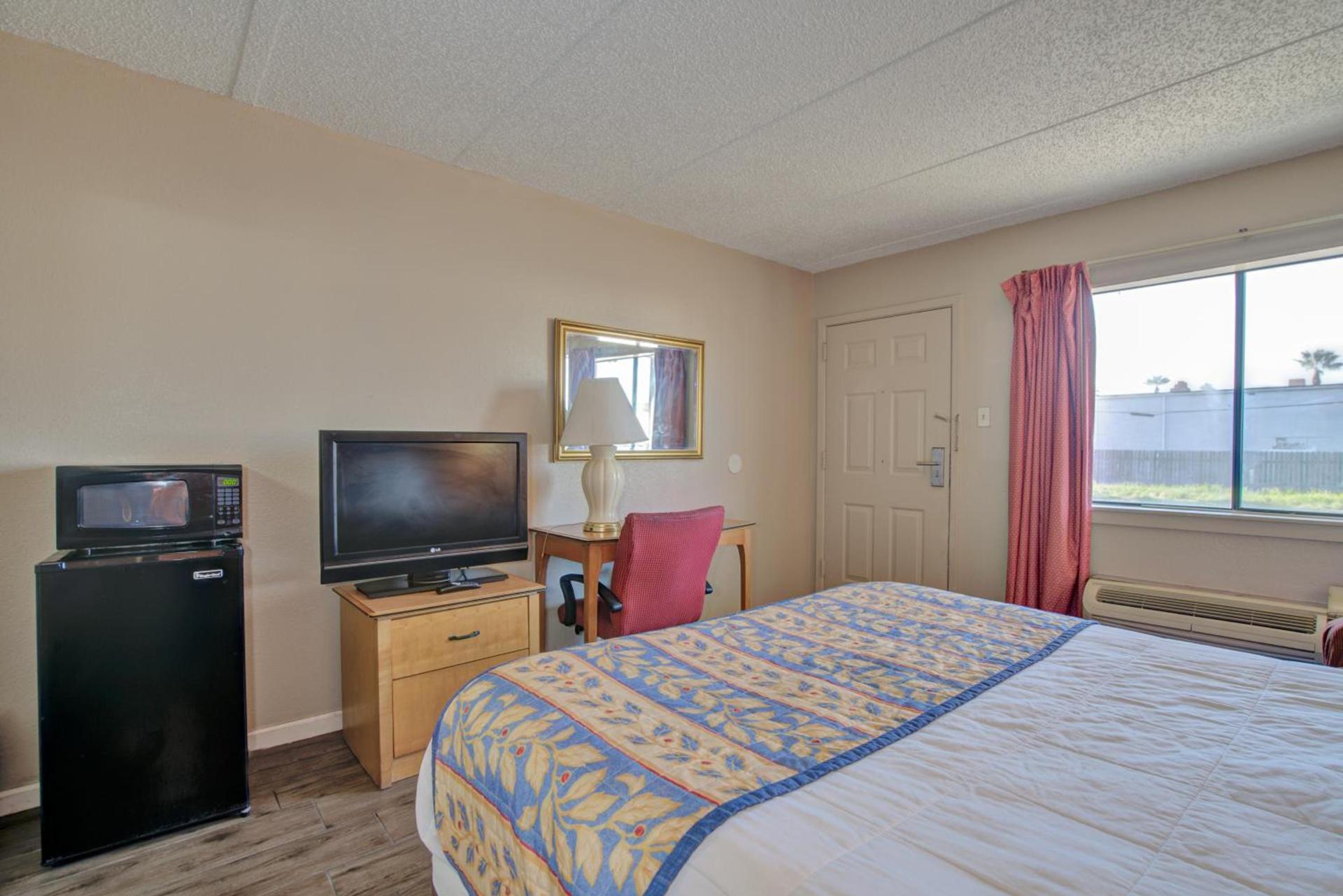 Americas Best Value Inn Laredo photo 40