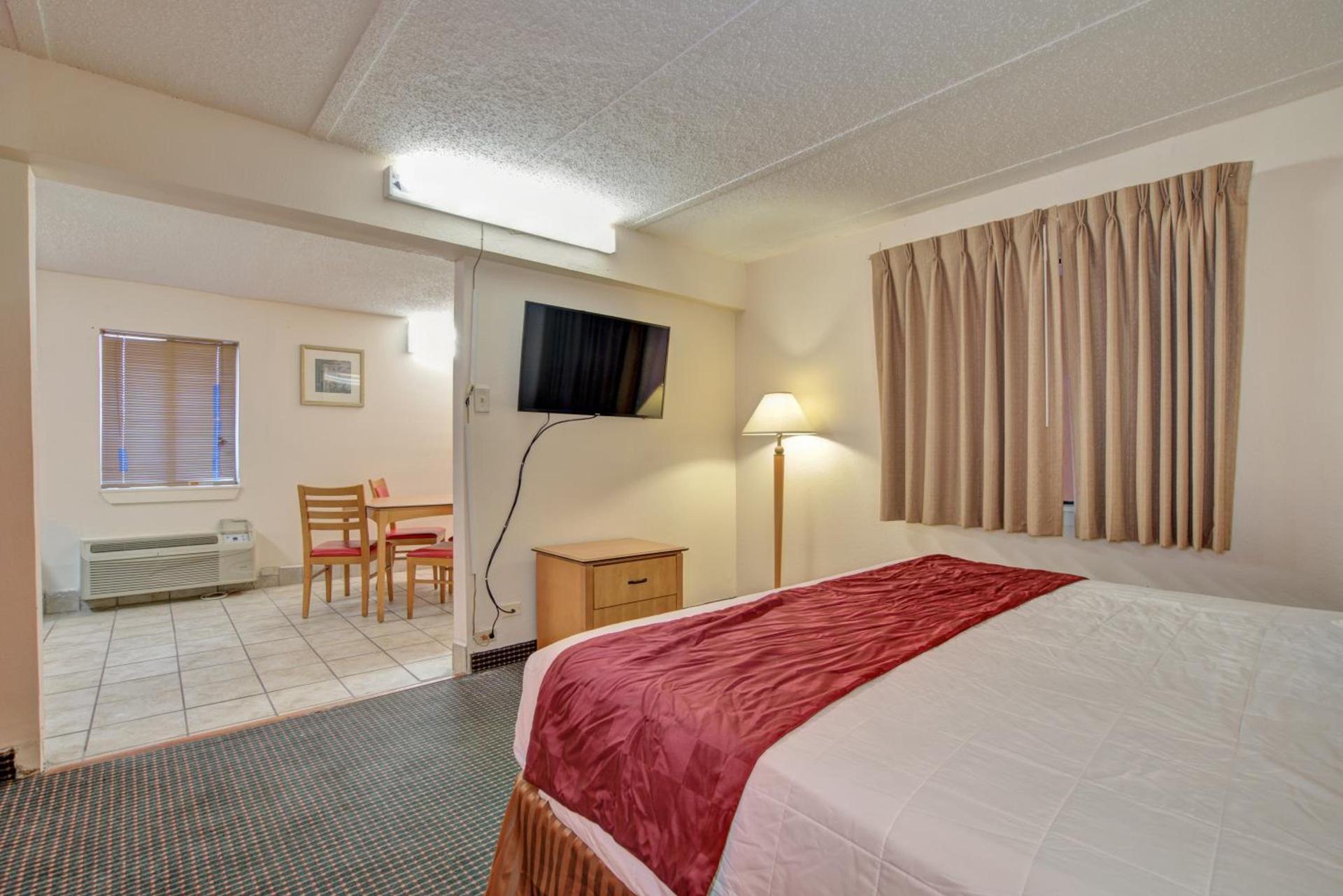 Americas Best Value Inn Laredo photo 35