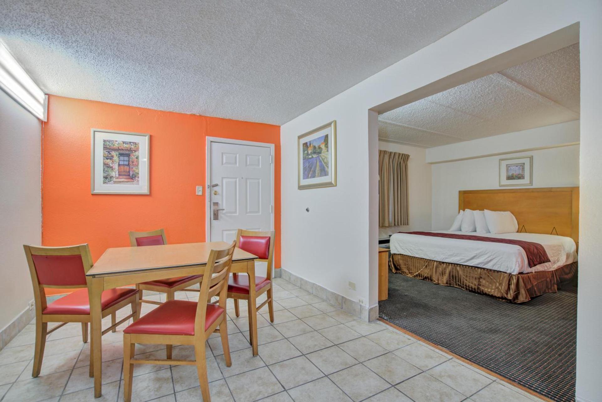 Americas Best Value Inn Laredo photo 36