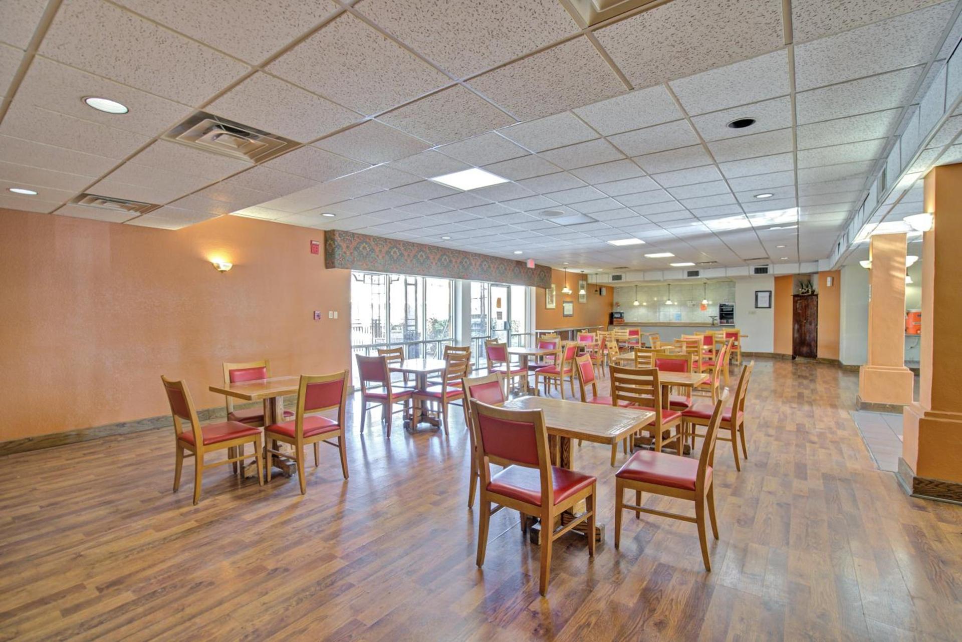 Americas Best Value Inn Laredo photo 43