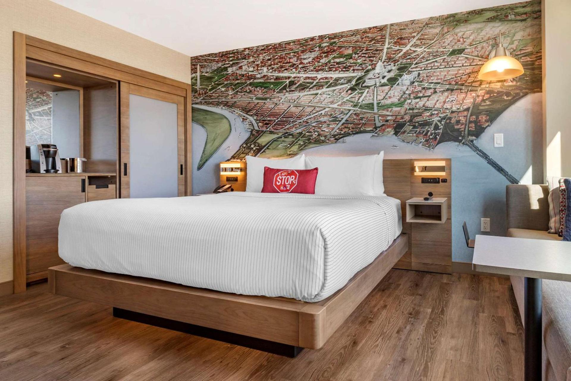 Cambria Hotel Washington DC Navy Yard Riverfront photo 4