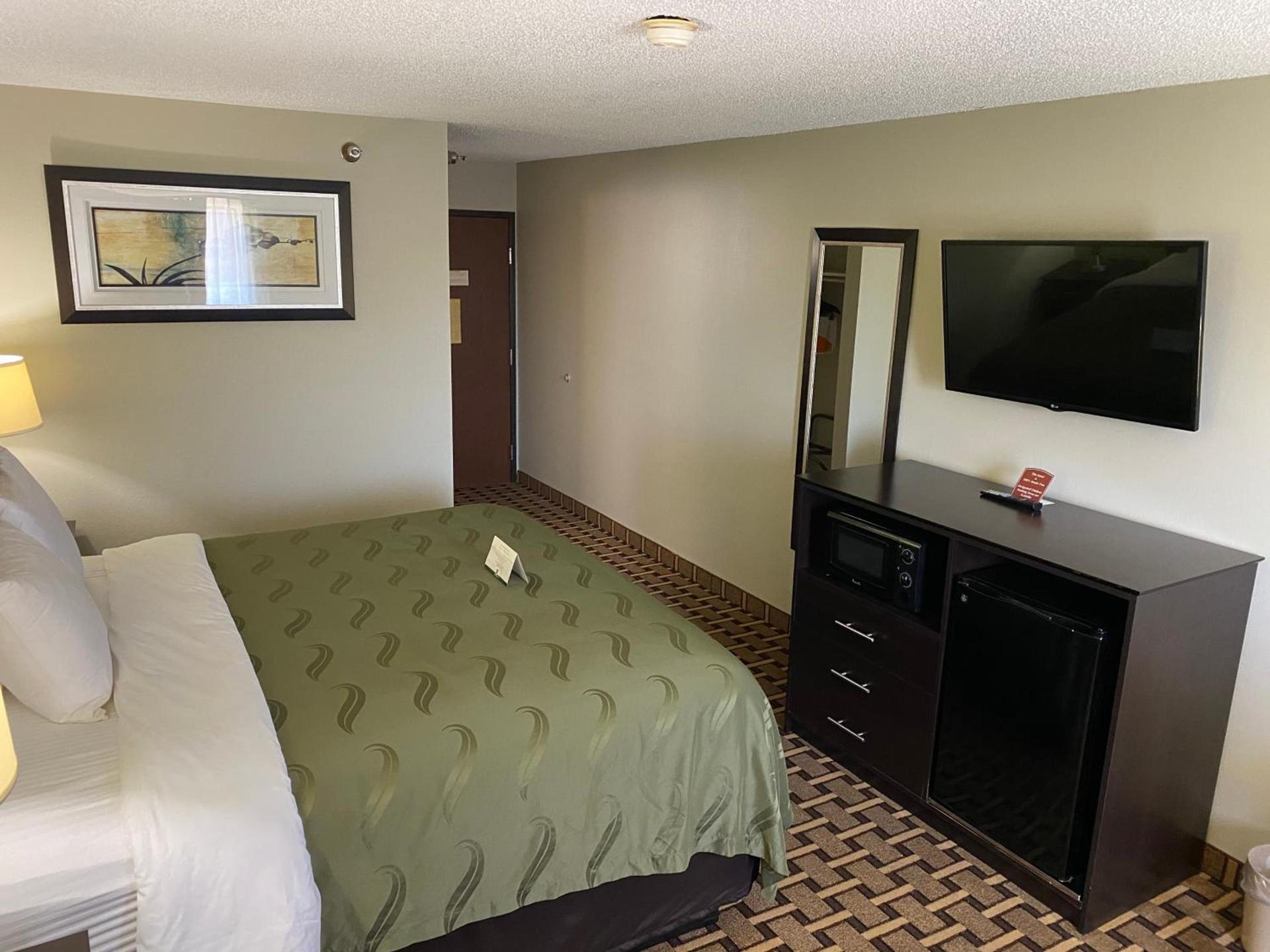 Quality Inn Morton at I-74 photo 28
