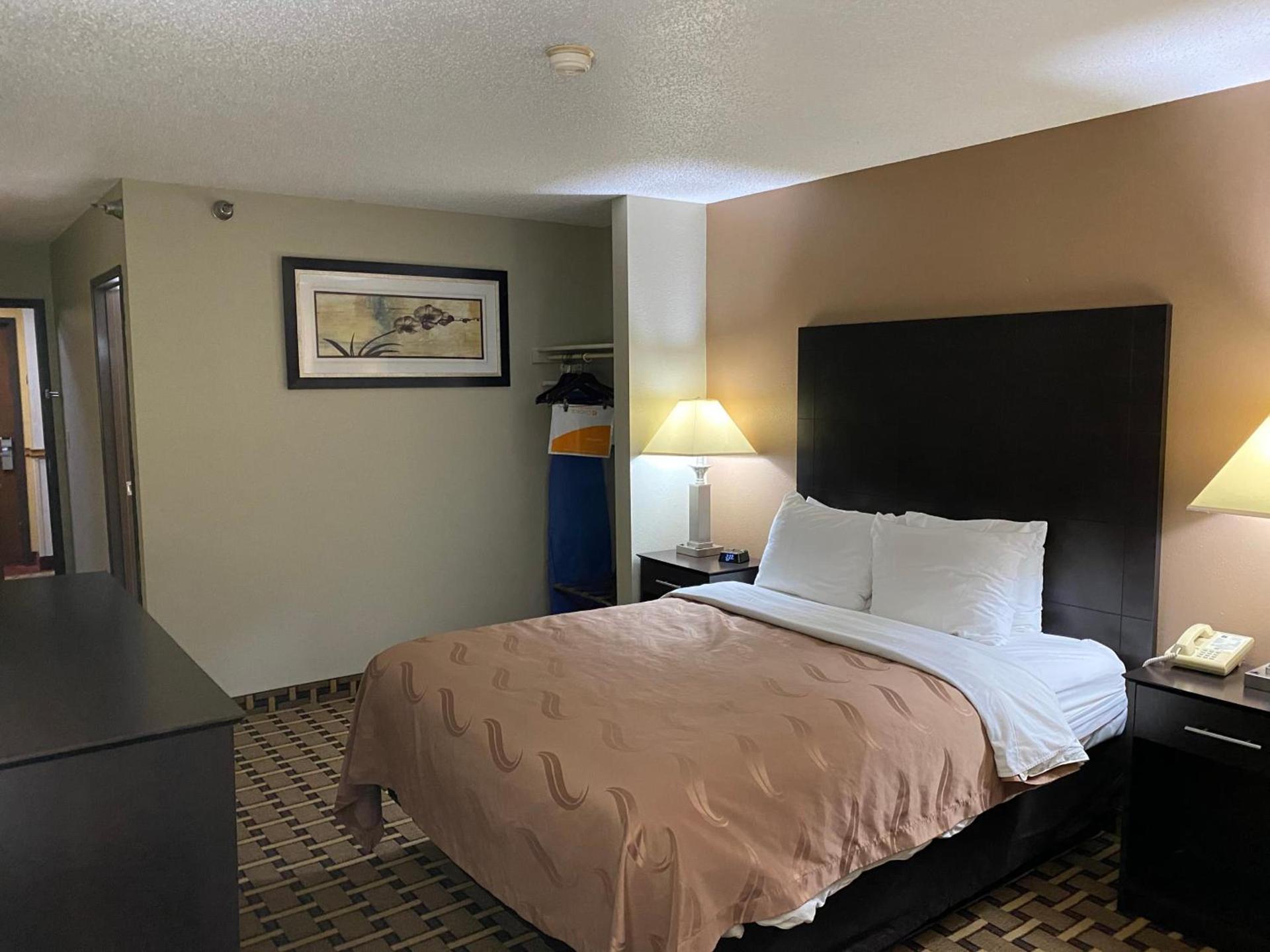 Quality Inn Morton at I-74 photo 31