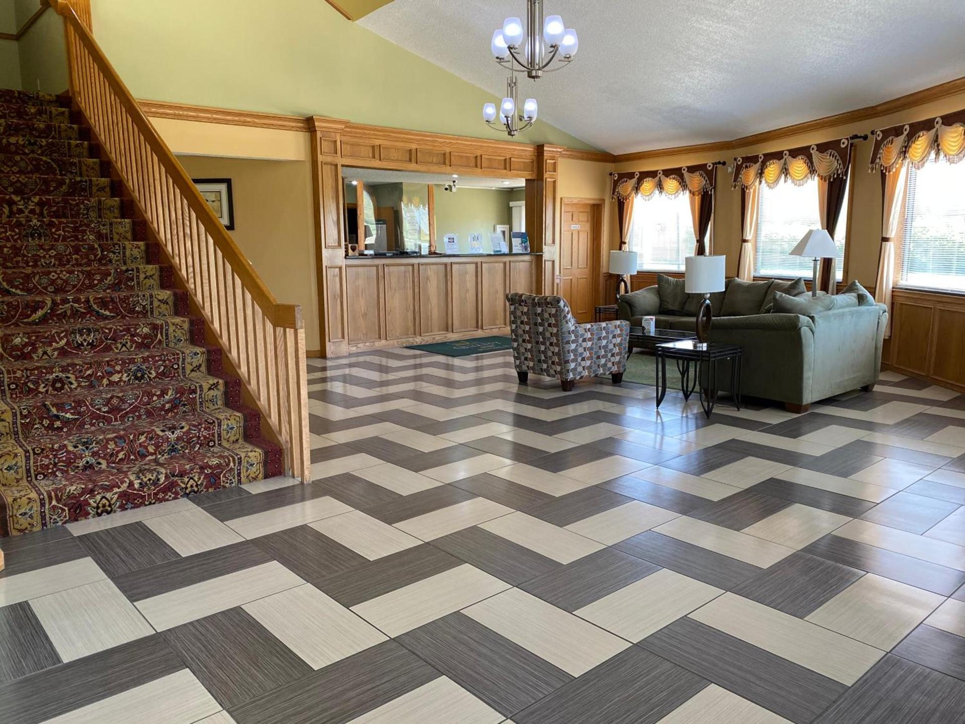 Quality Inn Morton at I-74 photo 39