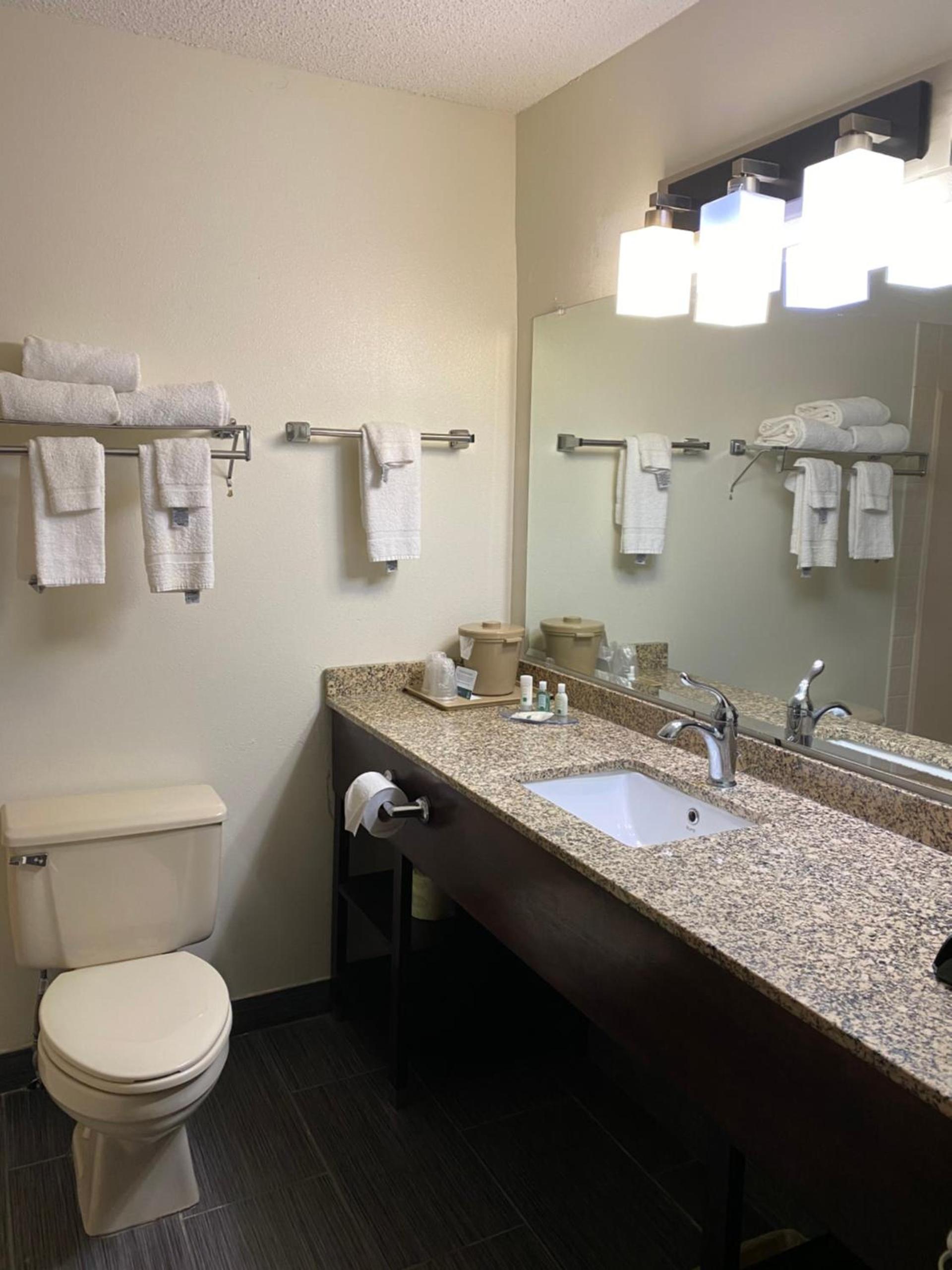 Quality Inn Morton at I-74 photo 38