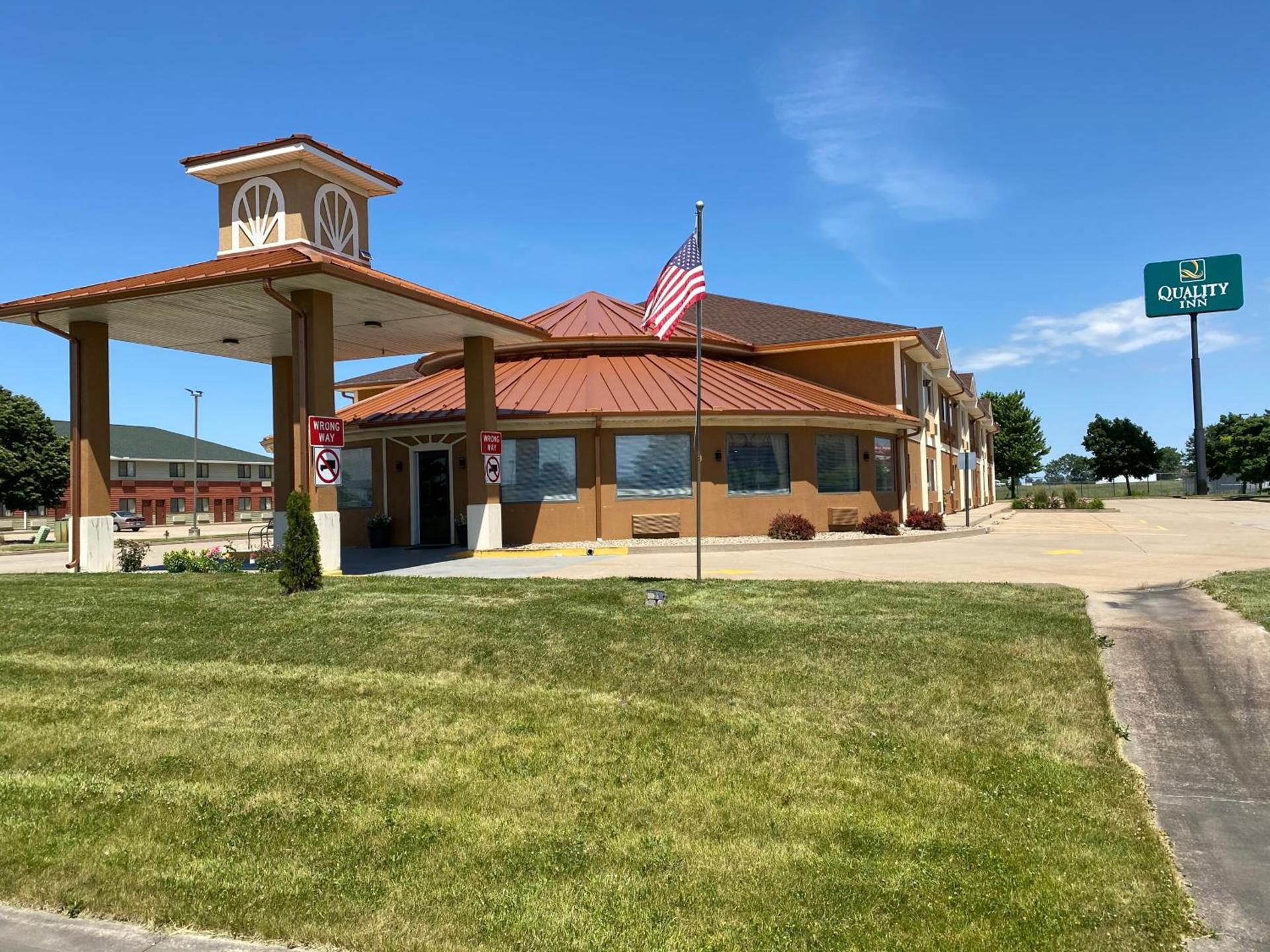 Quality Inn Morton at I-74 photo 37