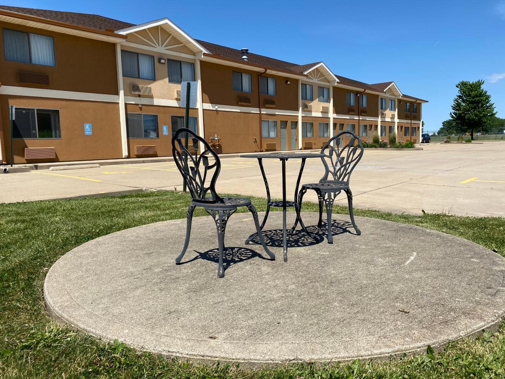 Quality Inn Morton at I-74 photo 36