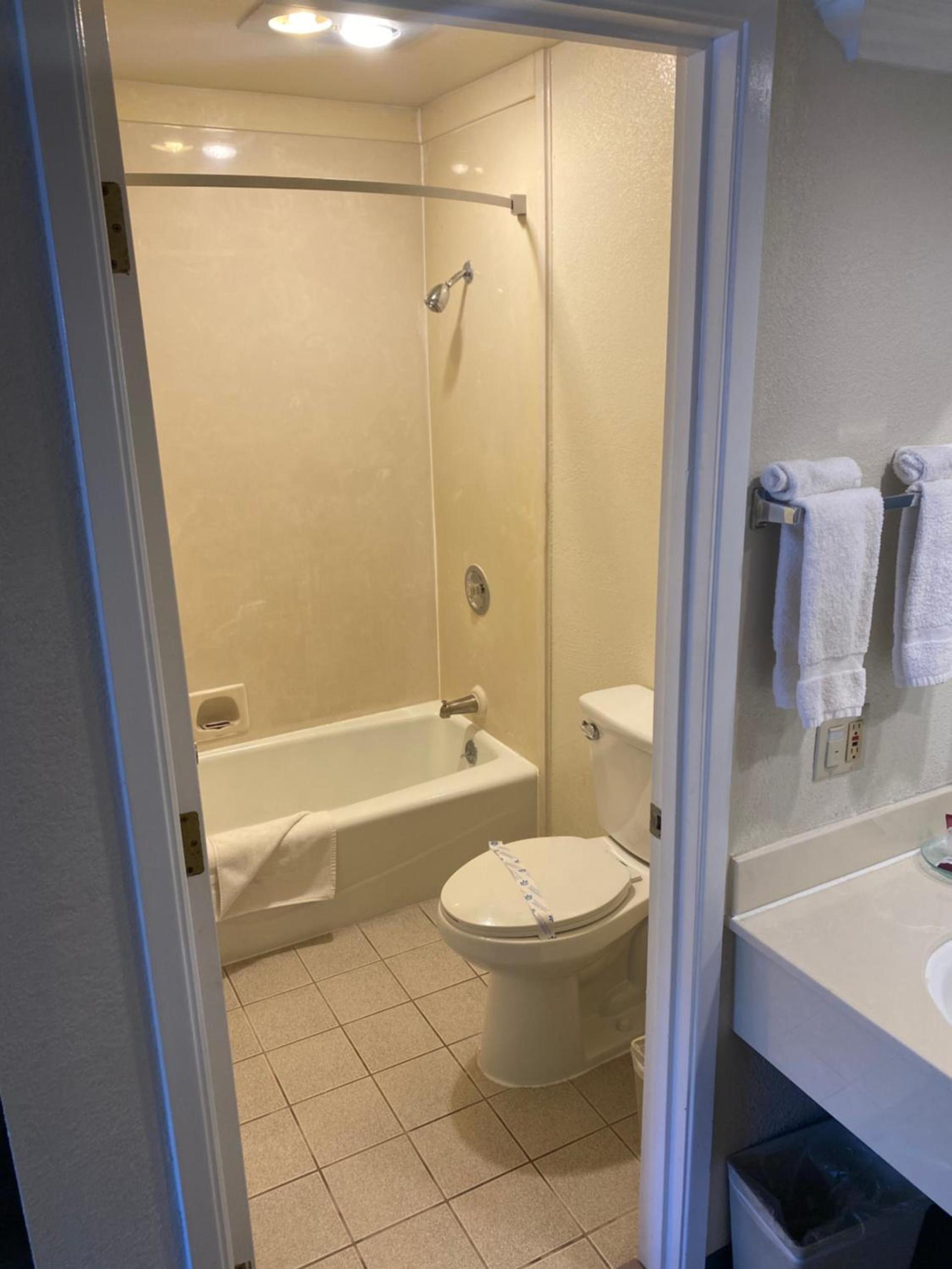 Atascadero Inn photo 16