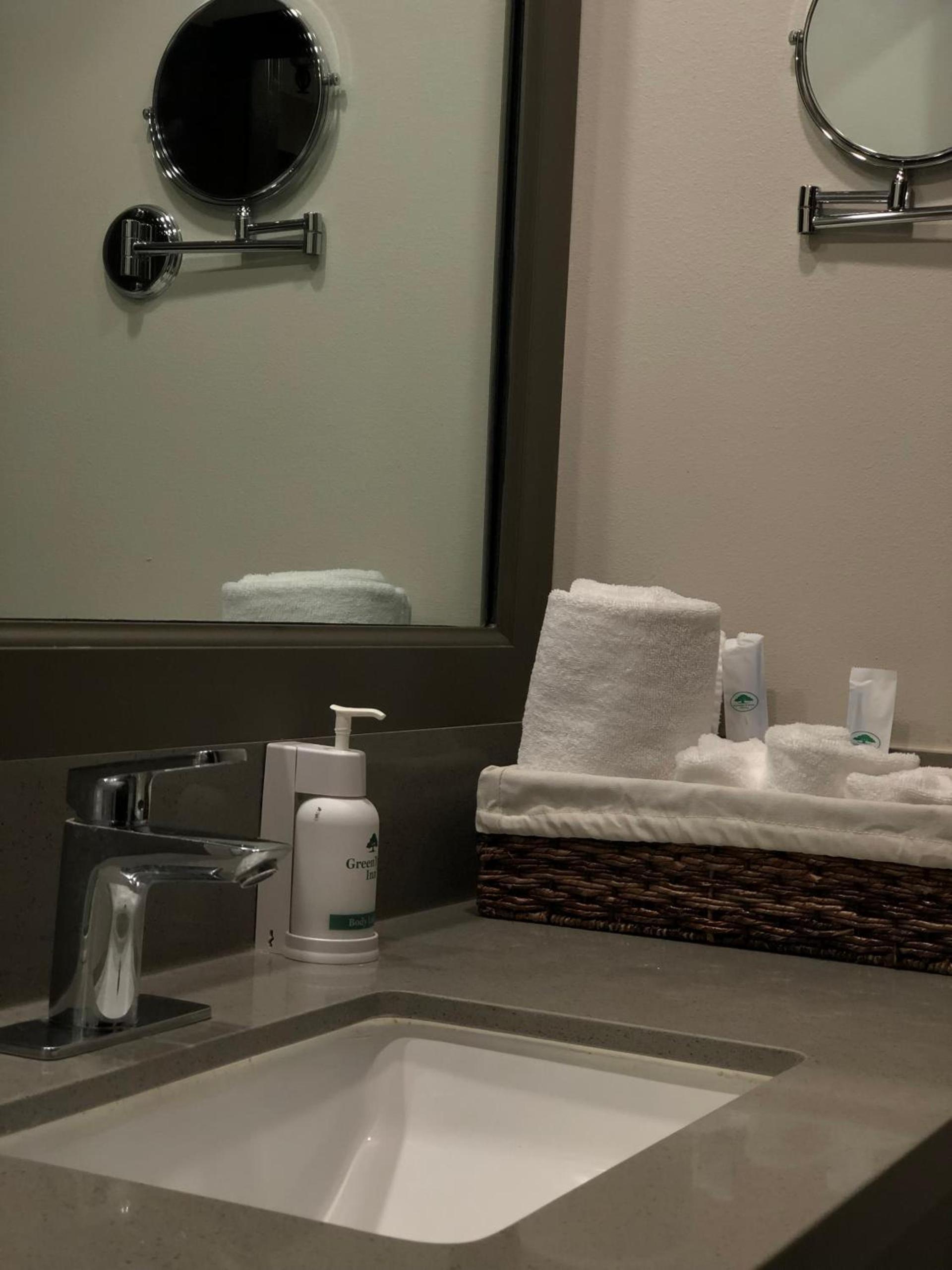 GreenTree Inn & Suites Los Angeles - Alhambra - Pasadena photo 22