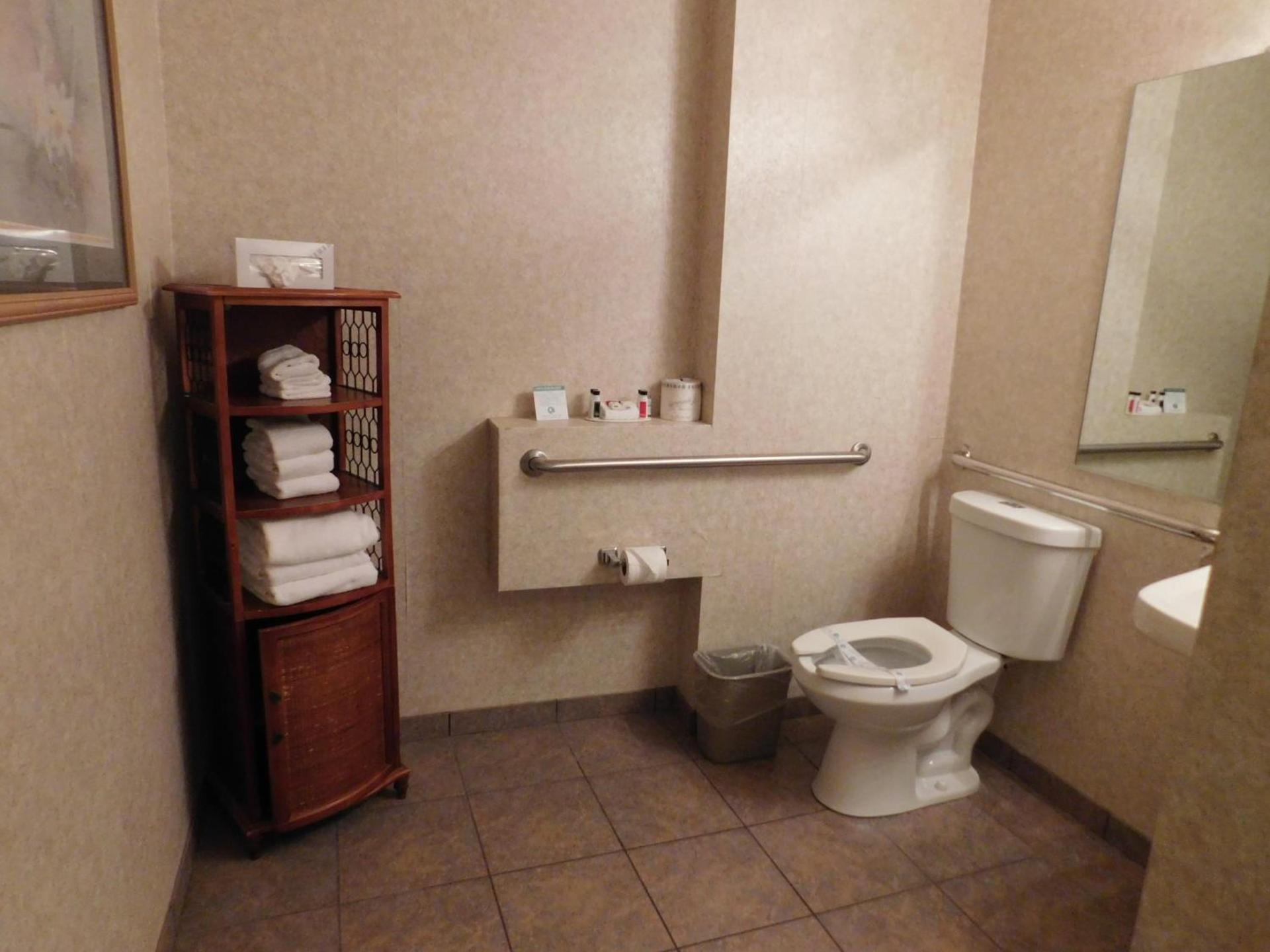Days Inn by Wyndham Novato/San Francisco photo 51