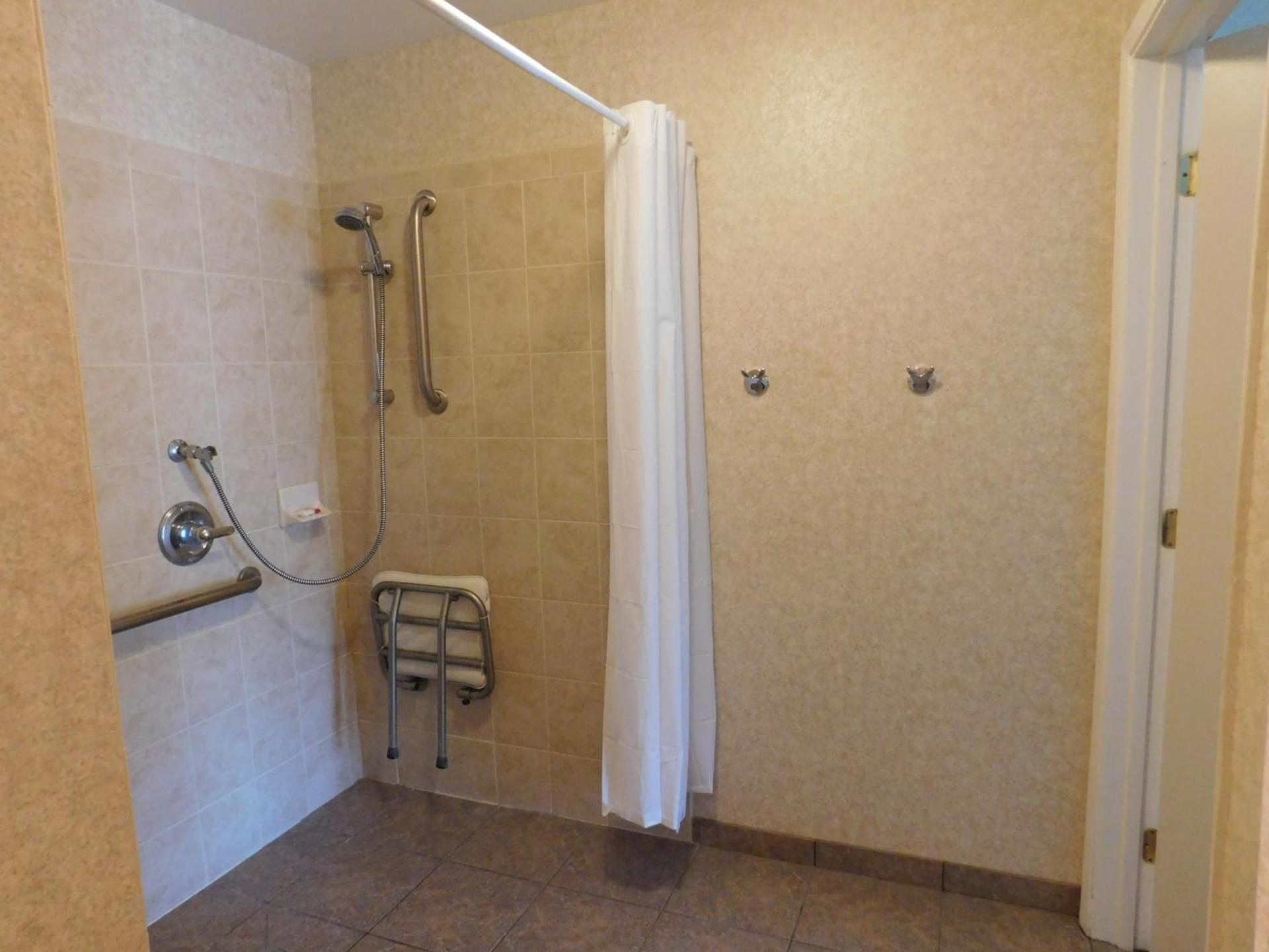 Days Inn by Wyndham Novato/San Francisco photo 37