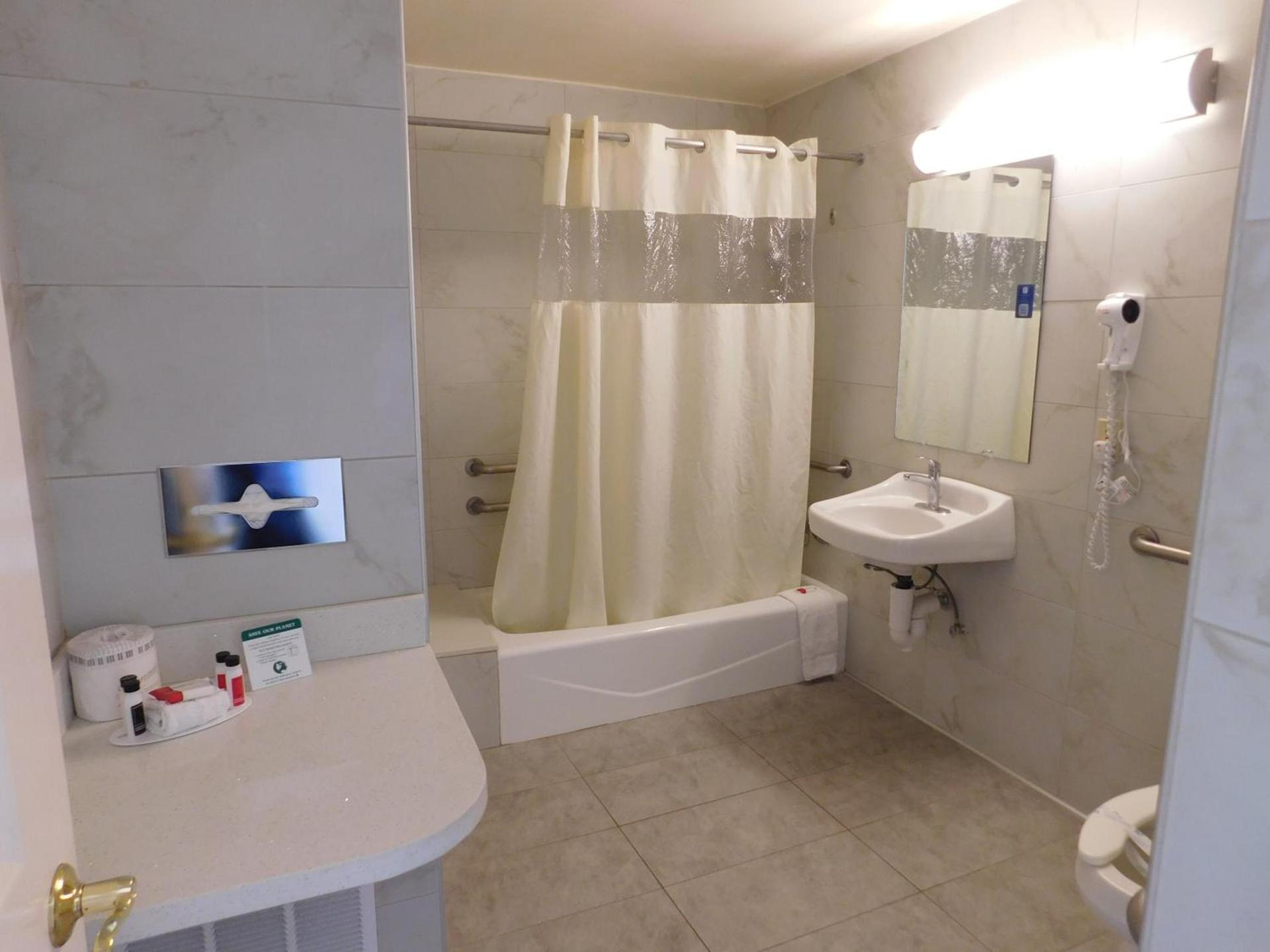 Days Inn by Wyndham Novato/San Francisco photo 40