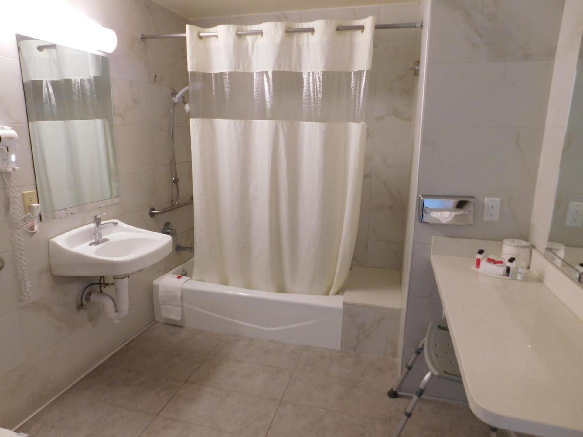 Days Inn by Wyndham Novato/San Francisco photo 41