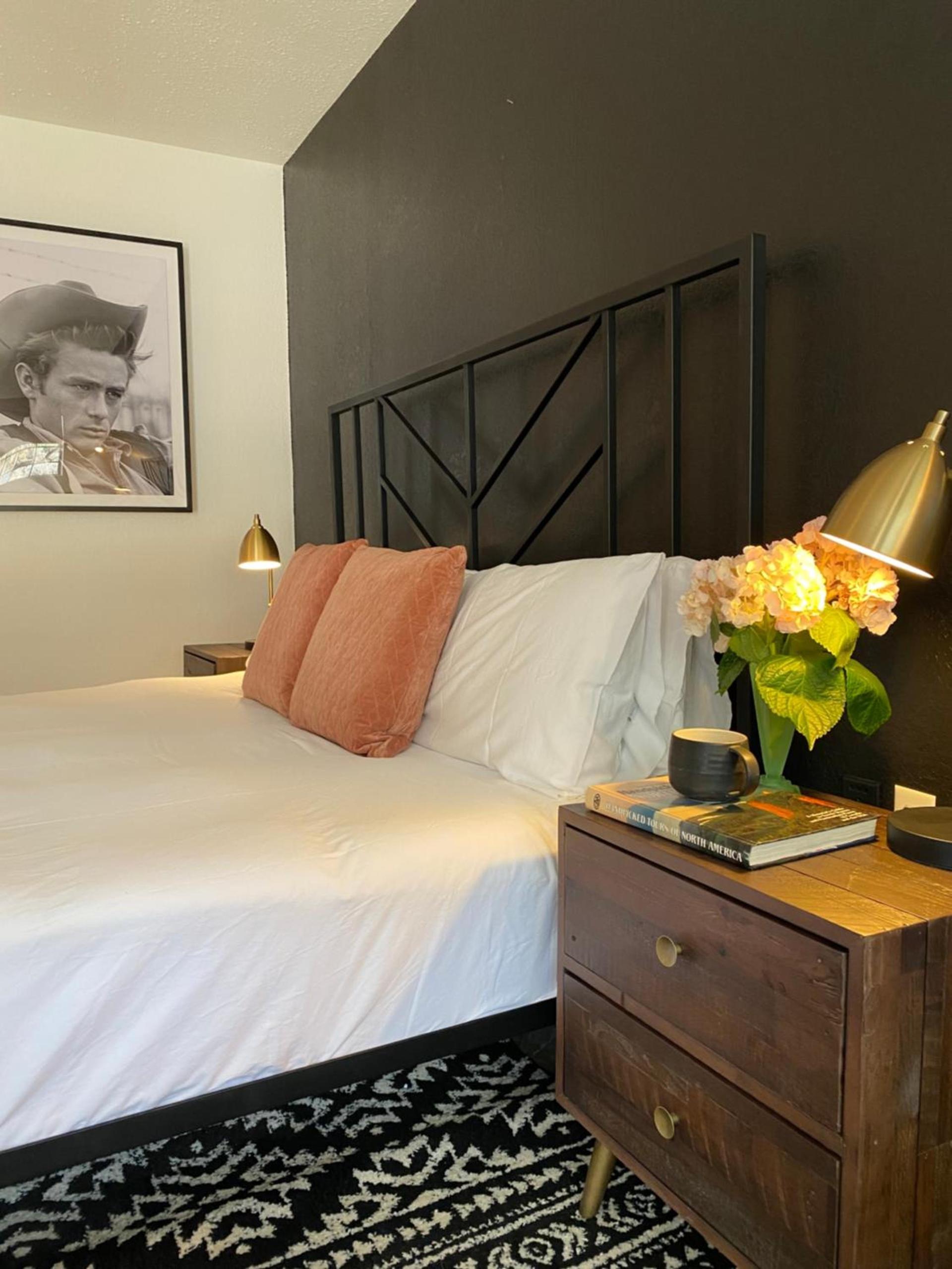 Wimberley Inn & bar photo 41