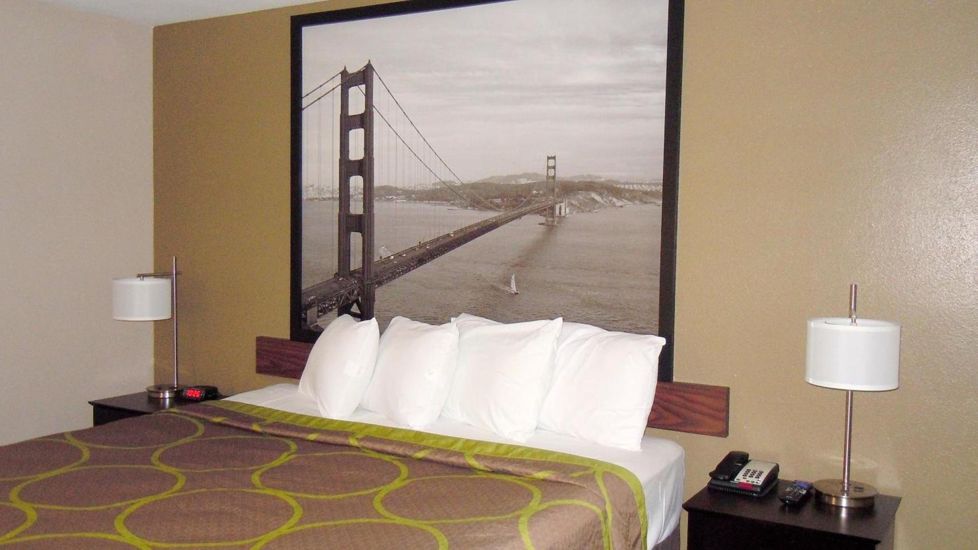 Super 8 by Wyndham Salinas photo 15