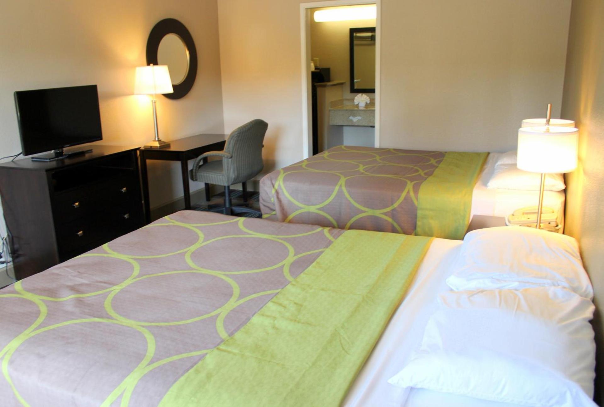 Super 8 by Wyndham Salinas photo 16