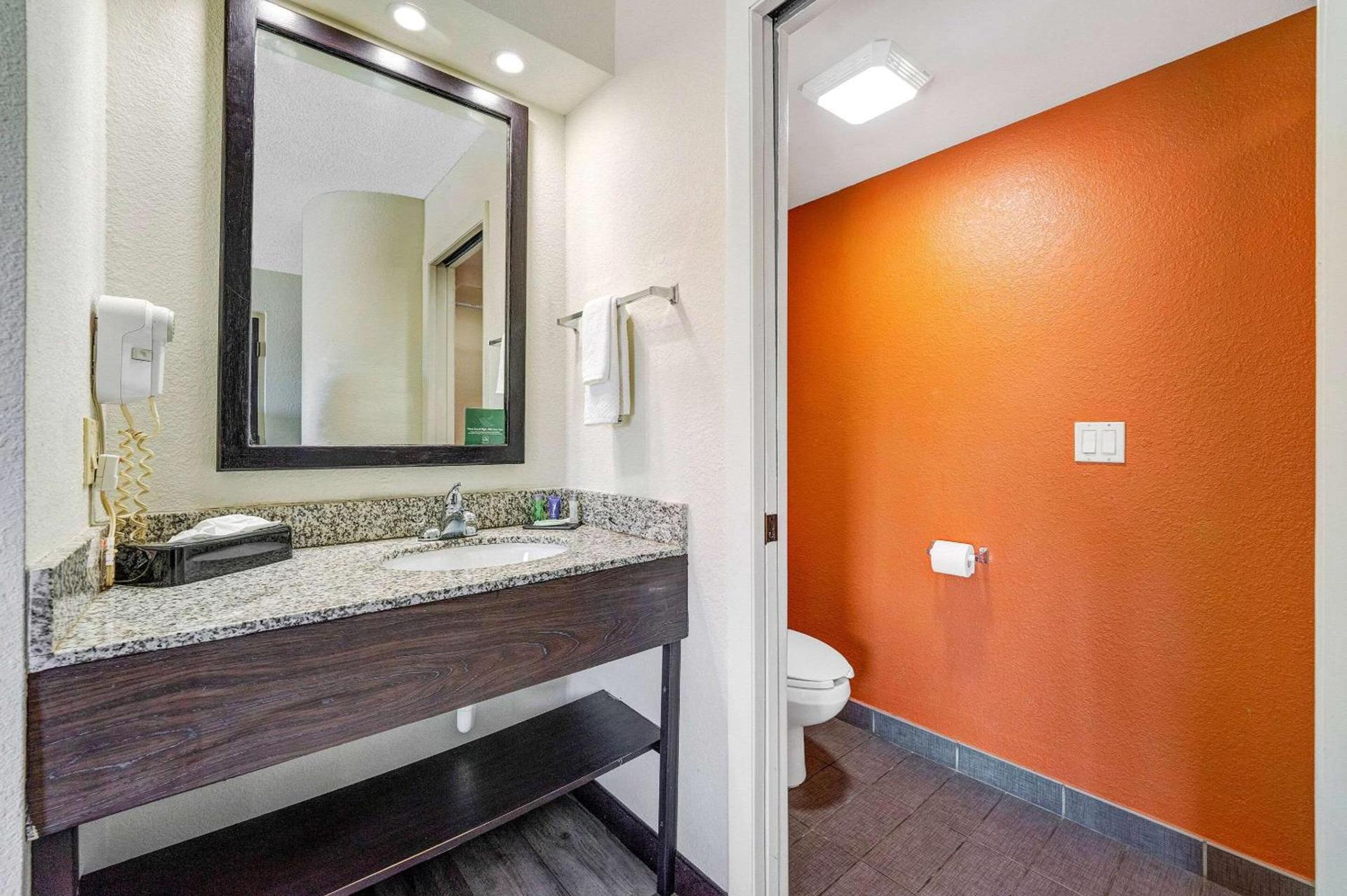 Wingate by Wyndham Leesburg Florida photo 13