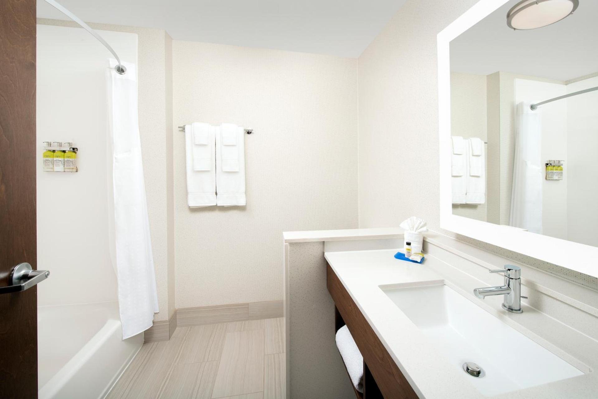 Staybridge Suites North Brunswick by IHG photo 21