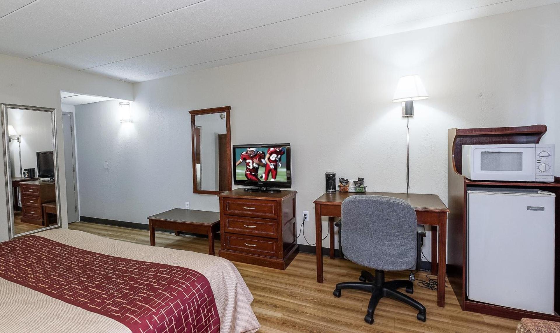 Red Roof Inn Hartford - Vernon photo 17