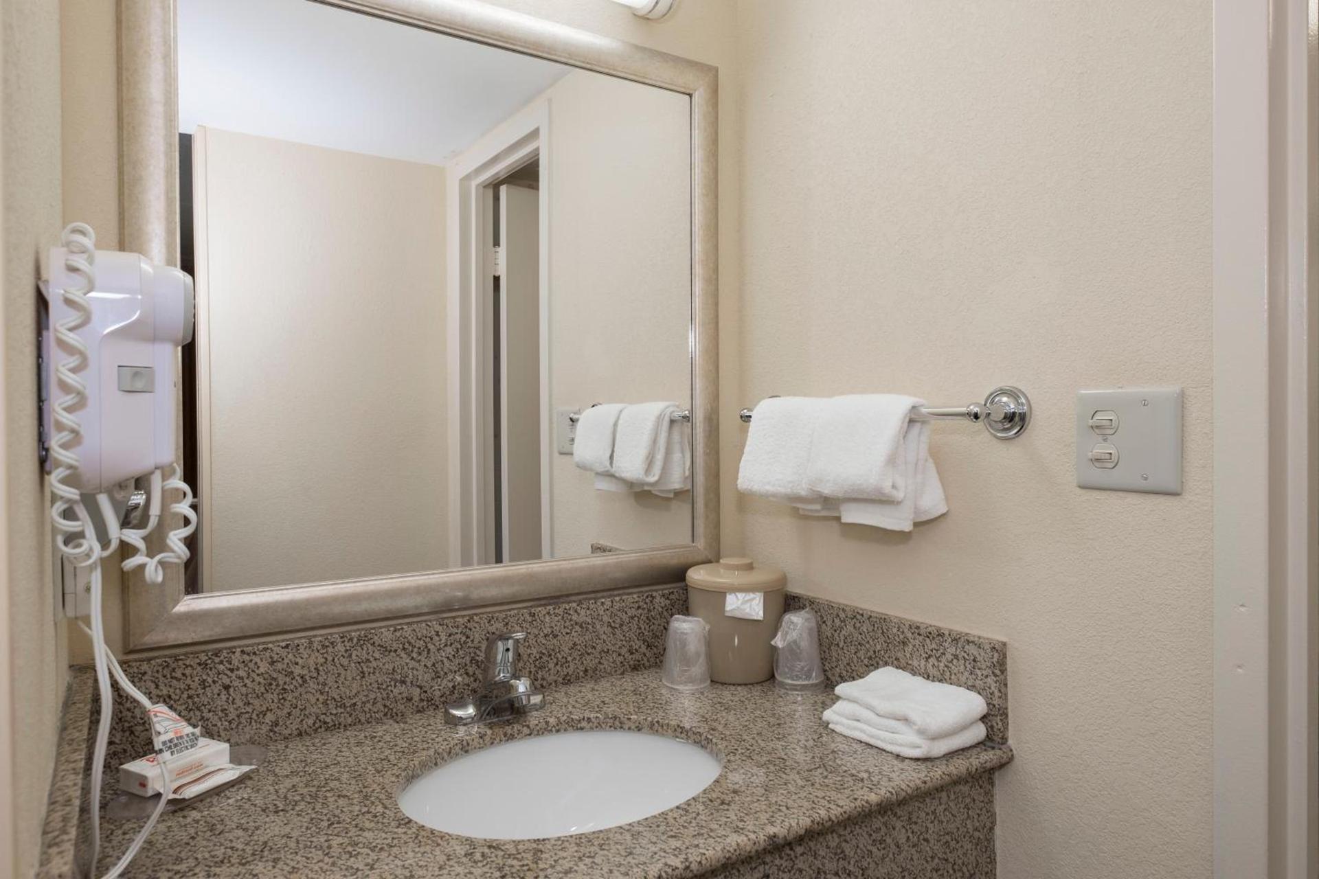 Red Roof Inn Annapolis photo 30