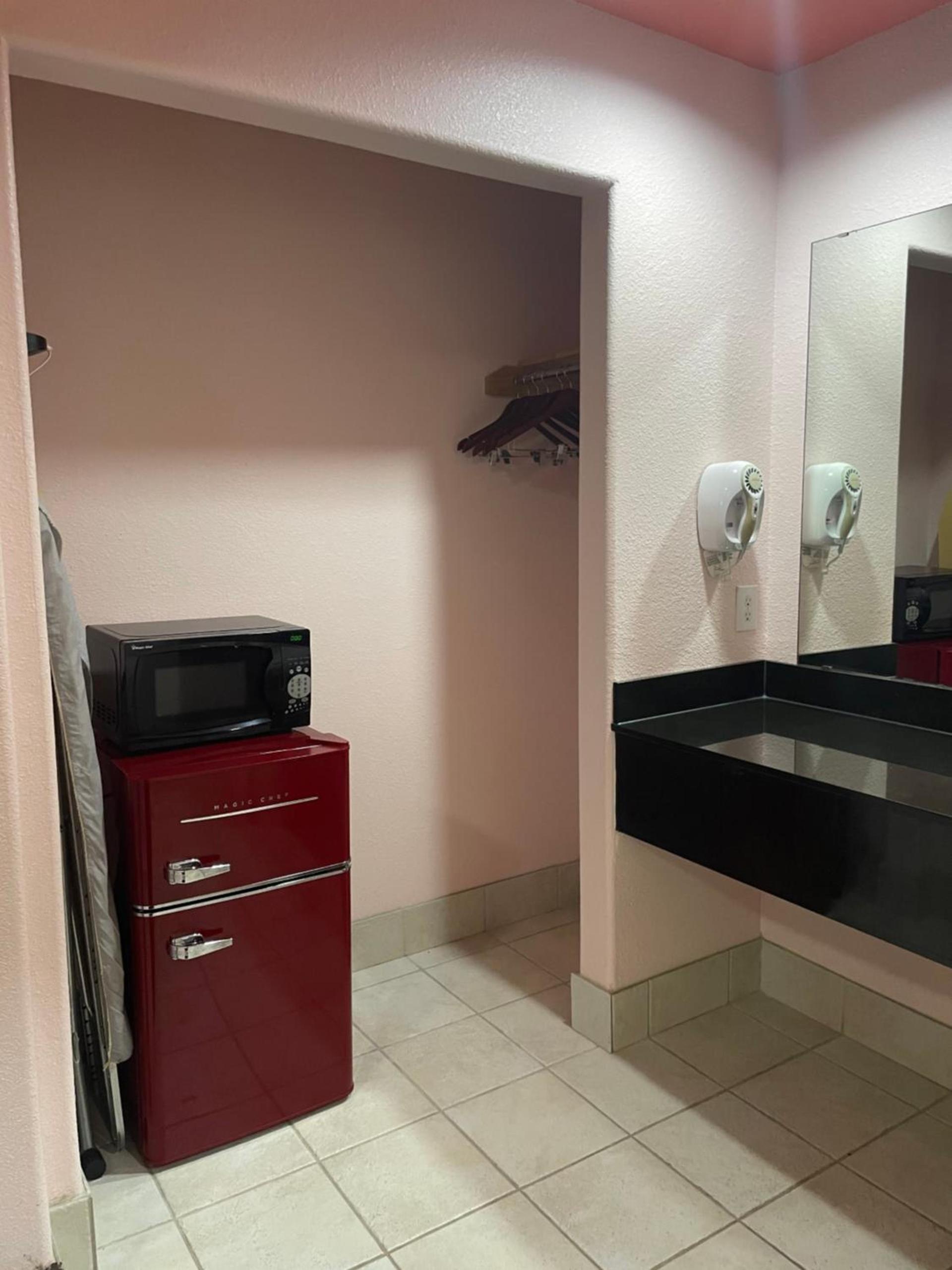 Raintree Inn and Suites photo 5