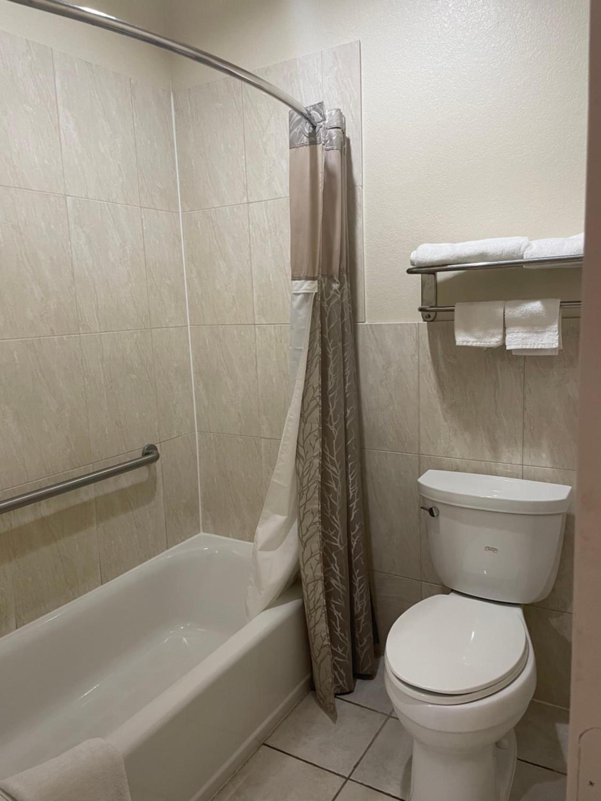 Raintree Inn and Suites photo 4