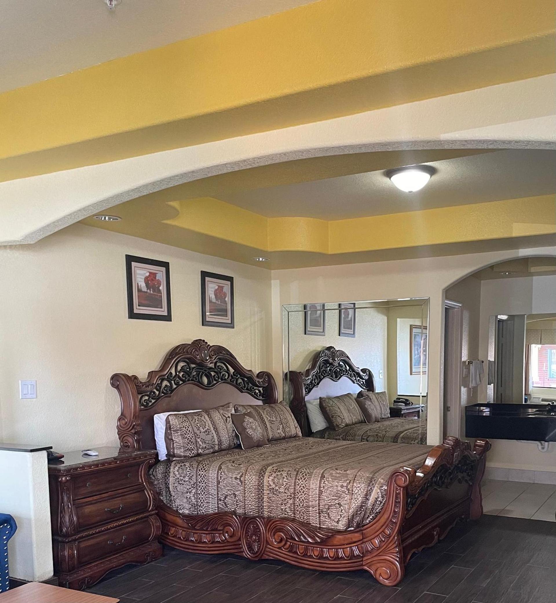 Raintree Inn and Suites photo 2