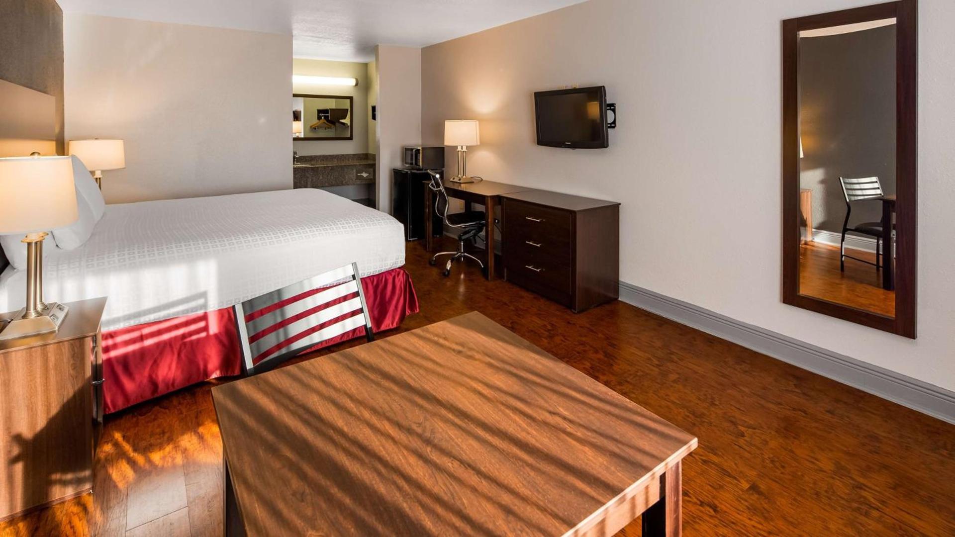 SureStay Plus Hotel by Best Western Hammond photo 11