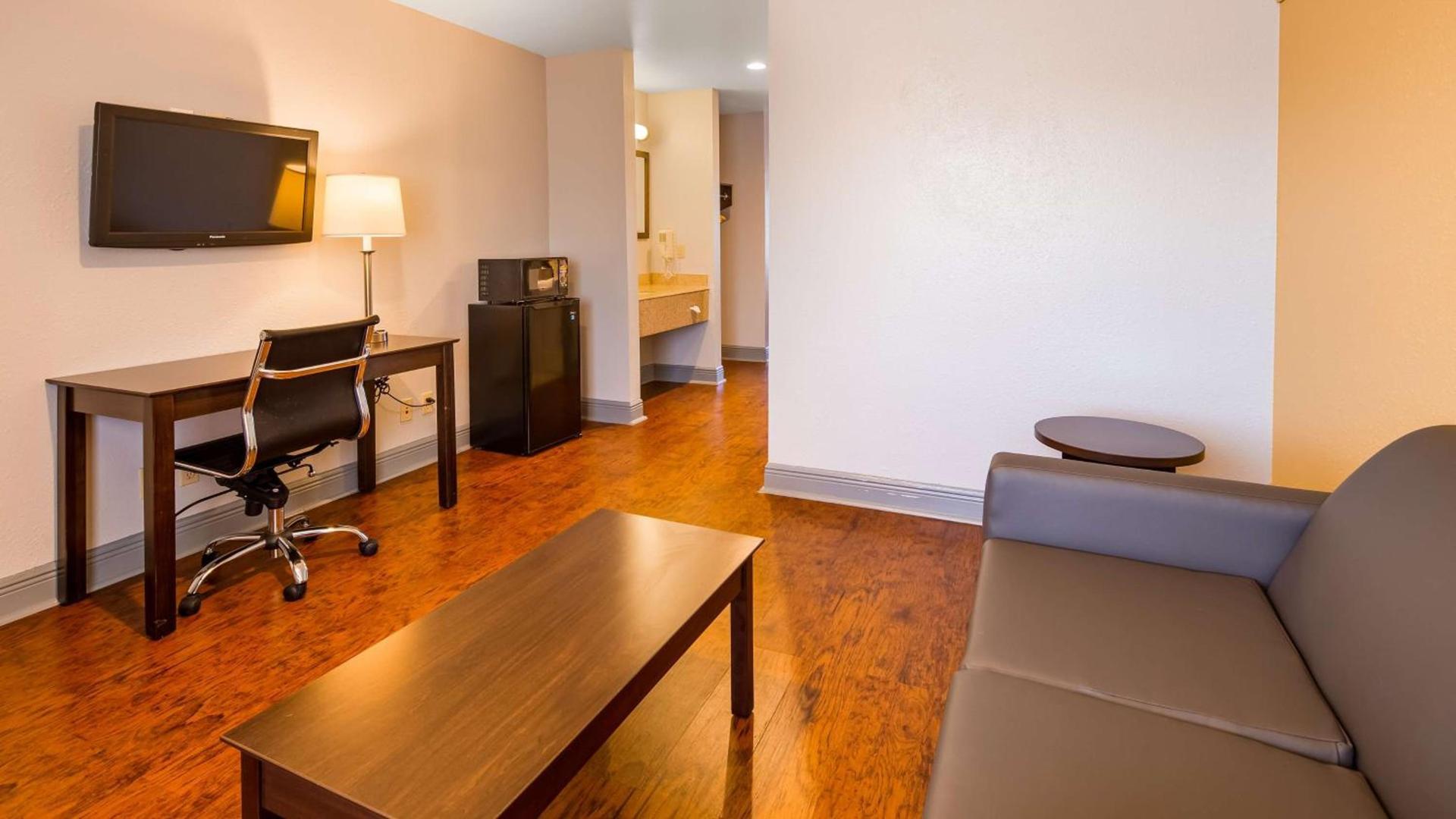 SureStay Plus Hotel by Best Western Hammond photo 18