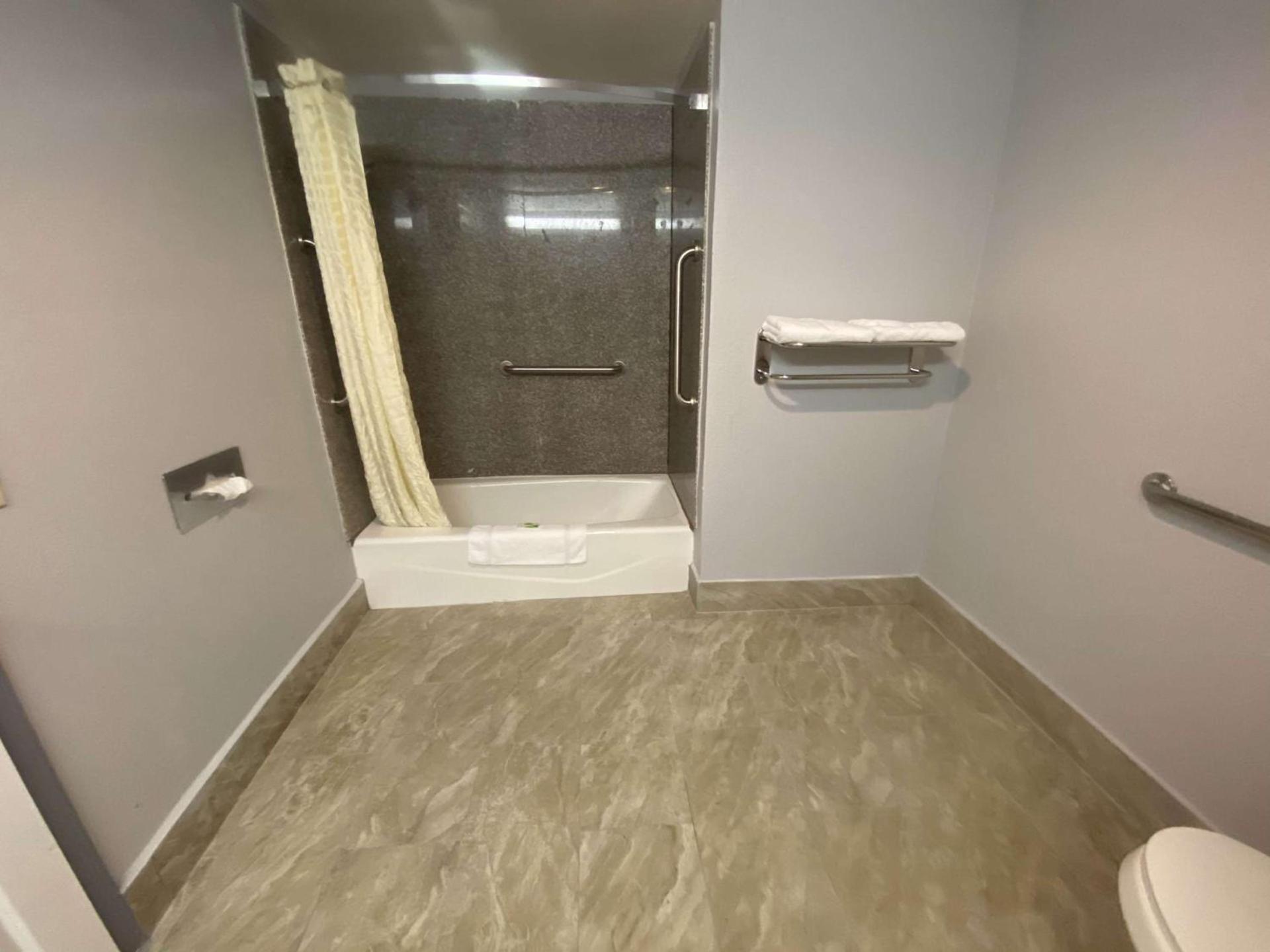 SureStay Plus Hotel by Best Western Hammond photo 27