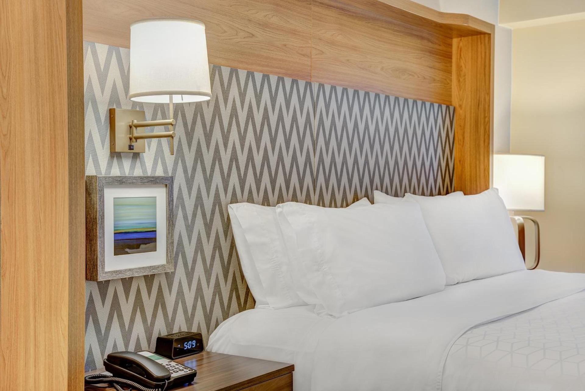 Holiday Inn East Windsor - Cranbury Area photo 4