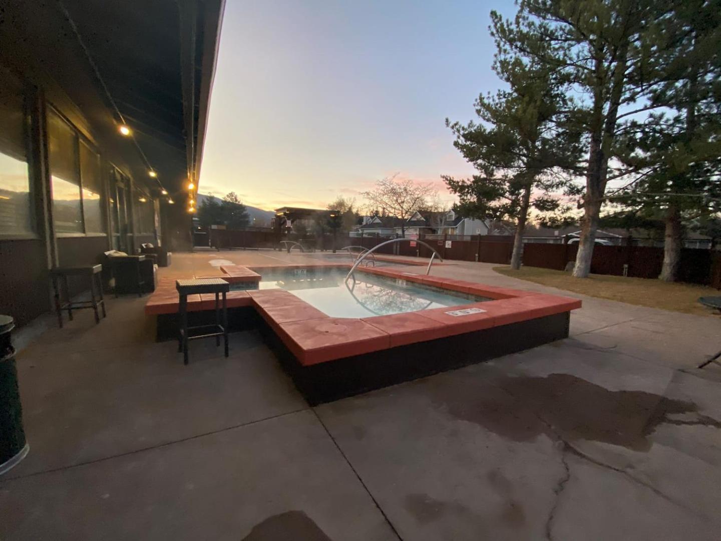 Mid-Century Gem w/King photo 23